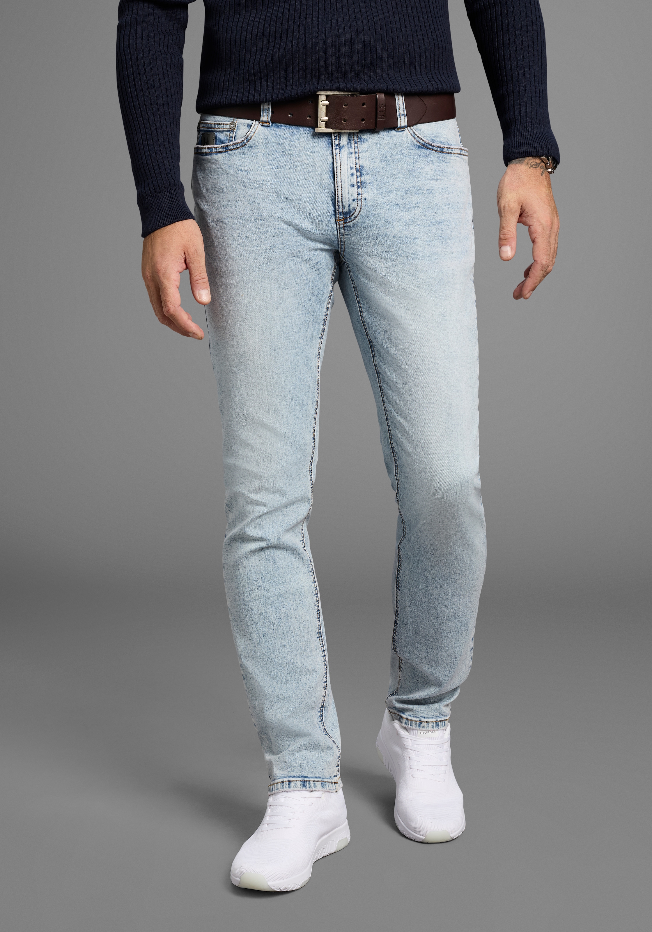 Bruno Banani Straight-Jeans »Hutch«, gerade Beinform, teilweise mit modischen Destroyed-Effekten