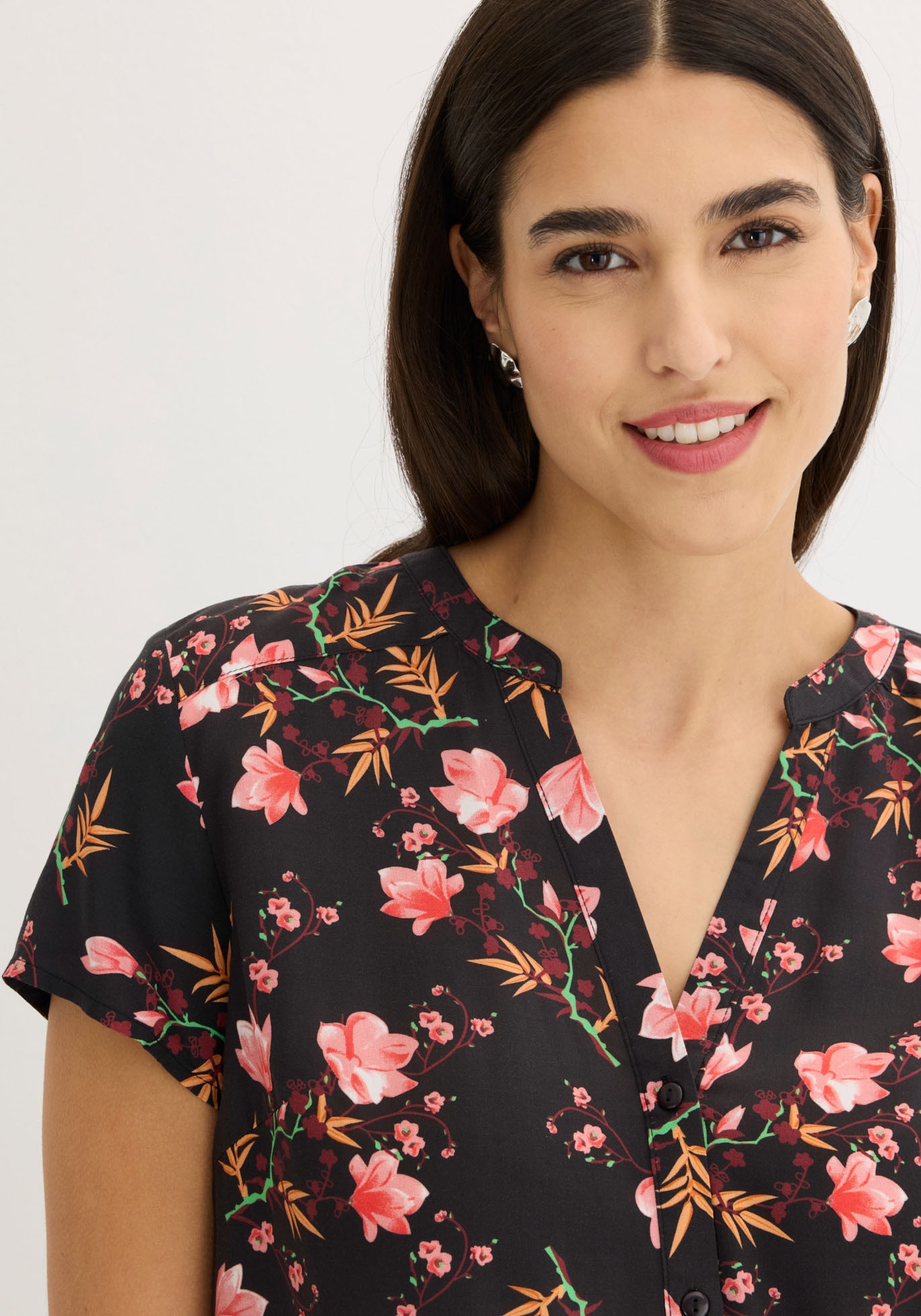 bonprix Kurzarmbluse Regular Fit, für Businessmode, aus Viskose, feminin gestaltet