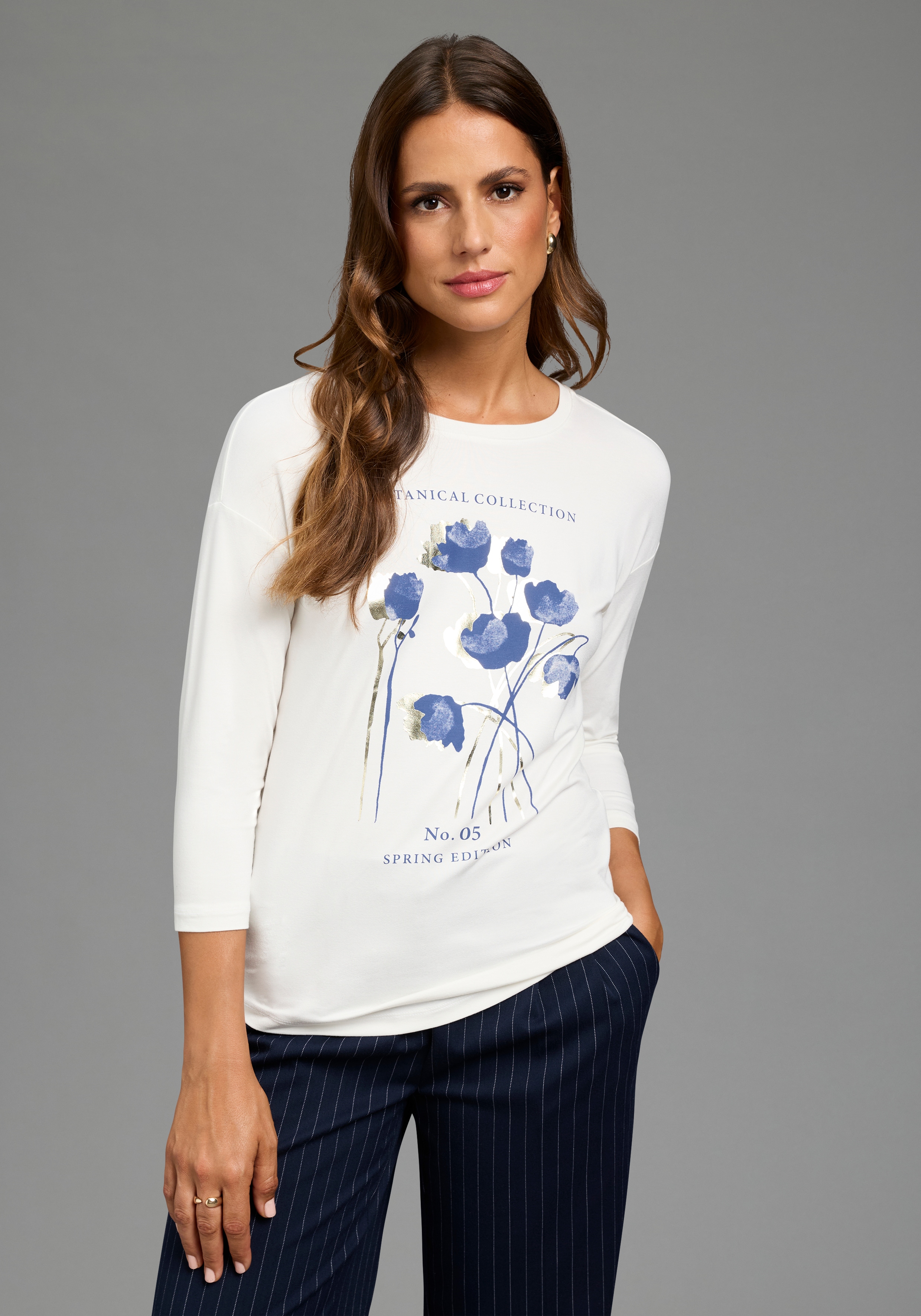 Laura Scott 3/4-Arm-Shirt "mit floralem Frontprint" und figurumspielende Passform, Rundhalsausschnitt ohne Kragen