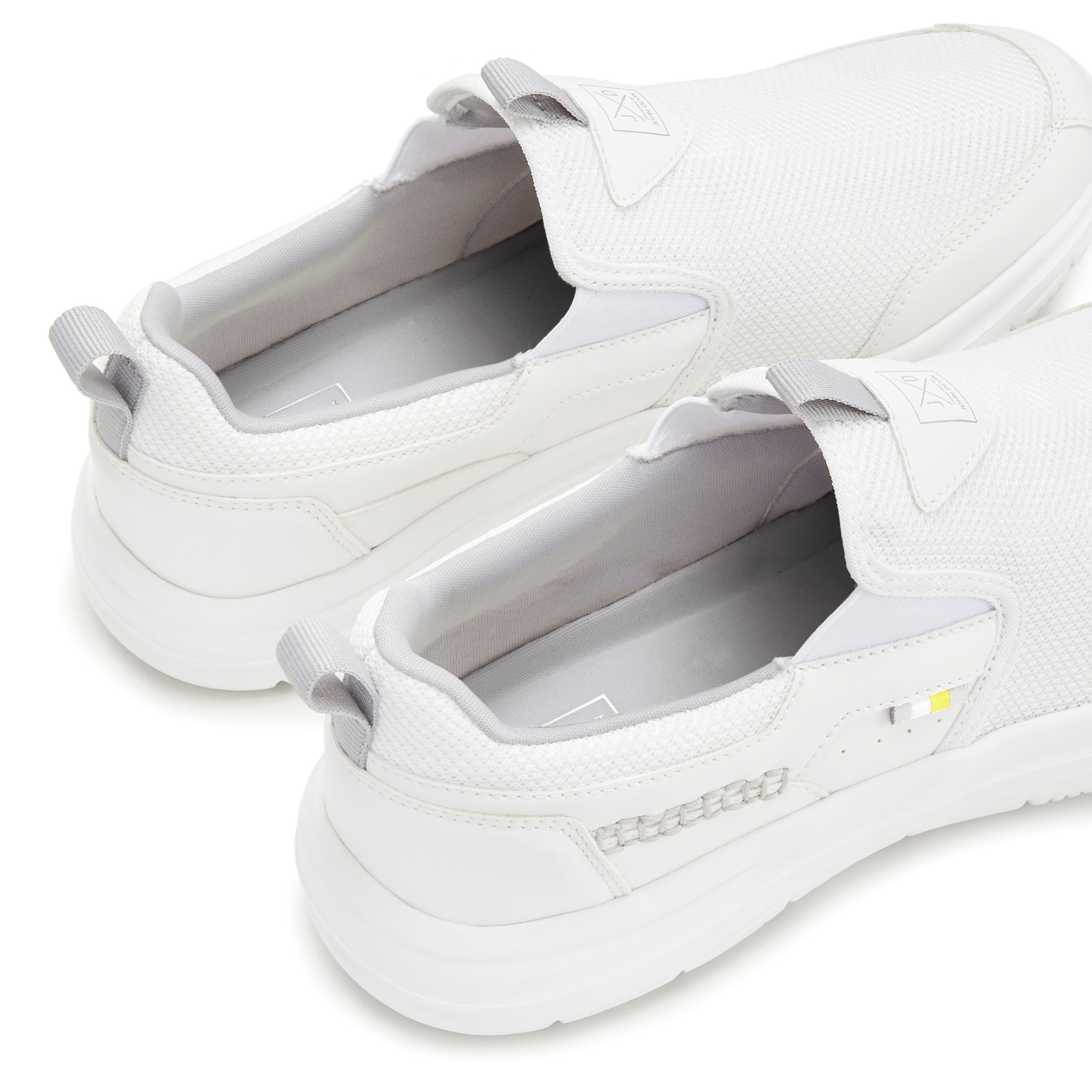 Sneaker JOHN DEVIN "Freizeitschuh, Halbschuh, Slipper, Turnschuh, Slip-On-Sneaker", Herren, Gr. 46, weiß, Obermaterial: 70% Textilmaterial, 30% Lederimitat. Decksohle: 100% Textilmaterial. Futter: 100% Textilmaterial. Laufsohle: 100% Synthetik, unifarben, 3