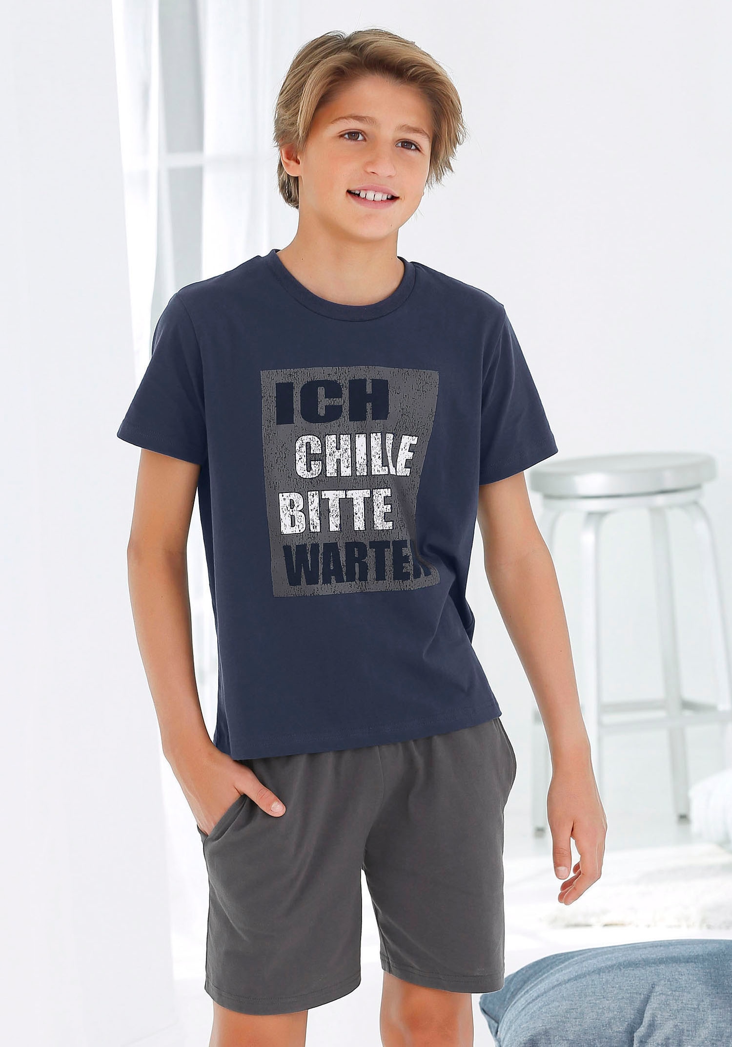 AUTHENTIC LE JOGGER Pyjama 1 Stück, 2 tlg. Schlafanzug mit Spruch "Who needs sleep"