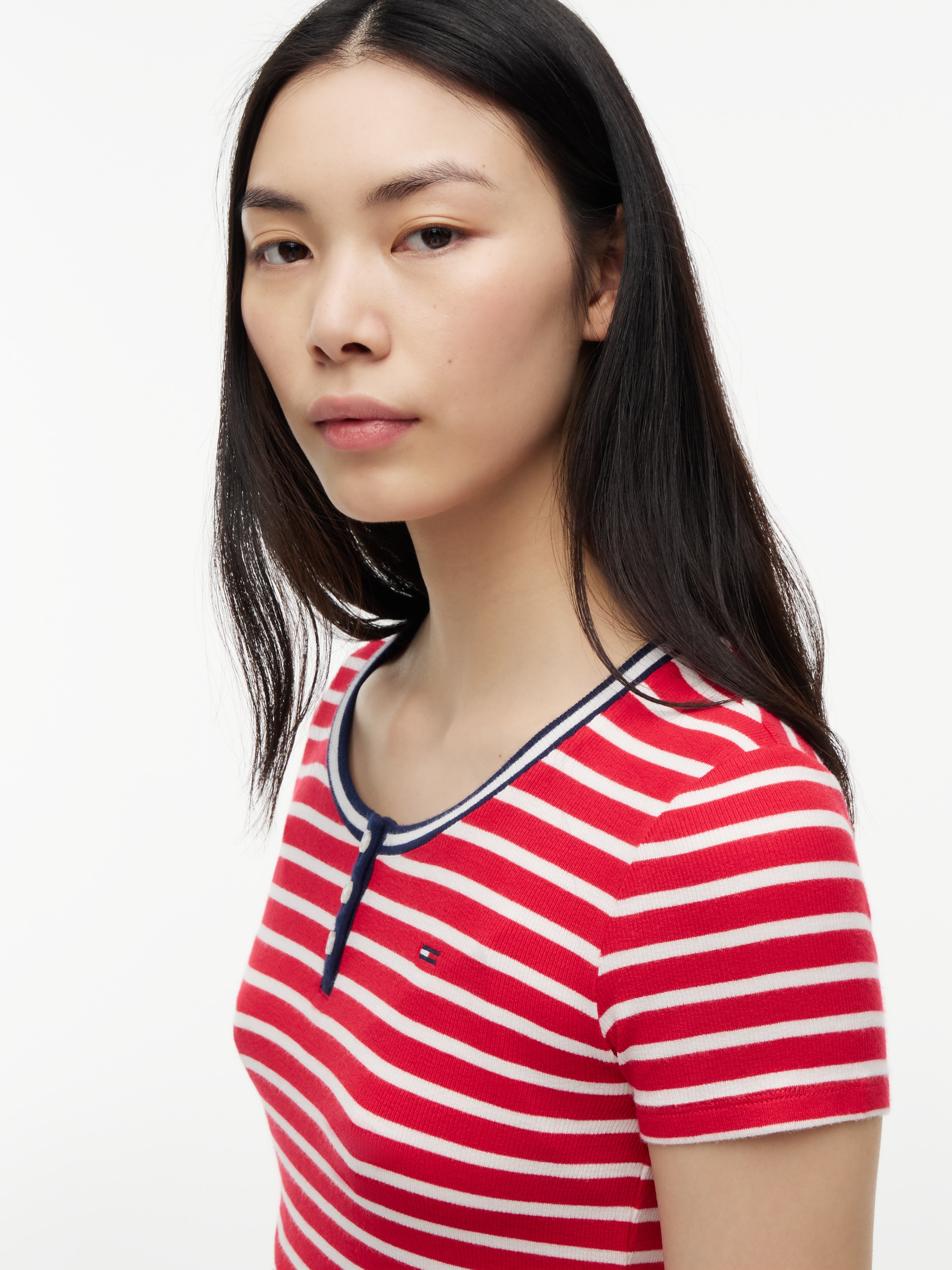 Tommy Jeans Henleyshirt »TJW SLIM HENLEY SS TEE« Viskosemischung, slim fit