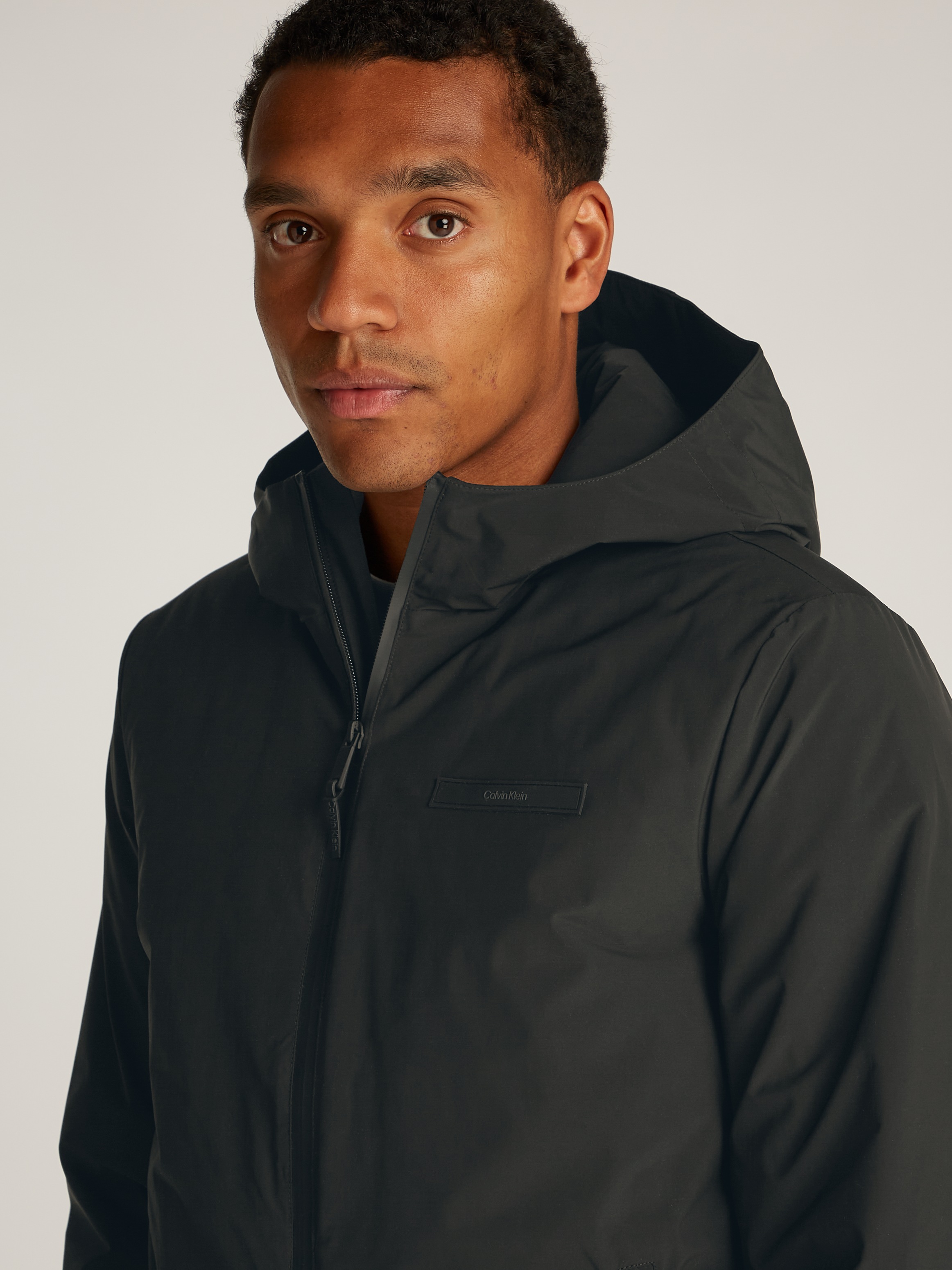 Thumbnail - Calvin Klein Outdoorjacke "TECHNICAL NON-QUILT JACKET HOOD" mit Kapuze mit Logoprint