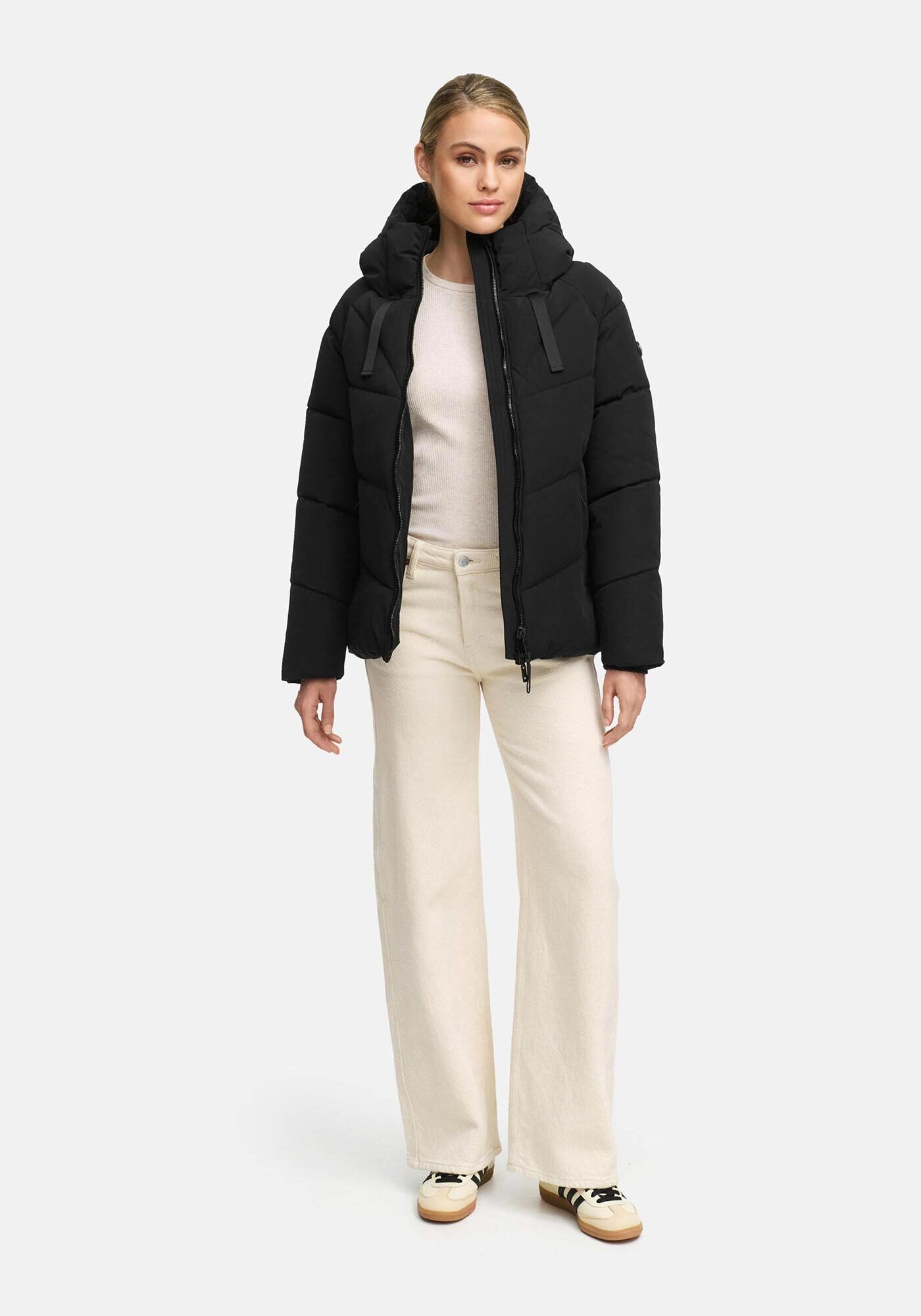 Winterjacke MARIKOO "Kwamee", Damen, Gr. XXL, schwarz, Obermaterial: 92% Nylon, 8% Elasthan; Innenseite: 100% Polyester; Futter: 100% Polyester; Wattierung: 100% Polyester, Jacken Winterjacke, Schräg gesteppte Winterjacke mit fester Kapuze