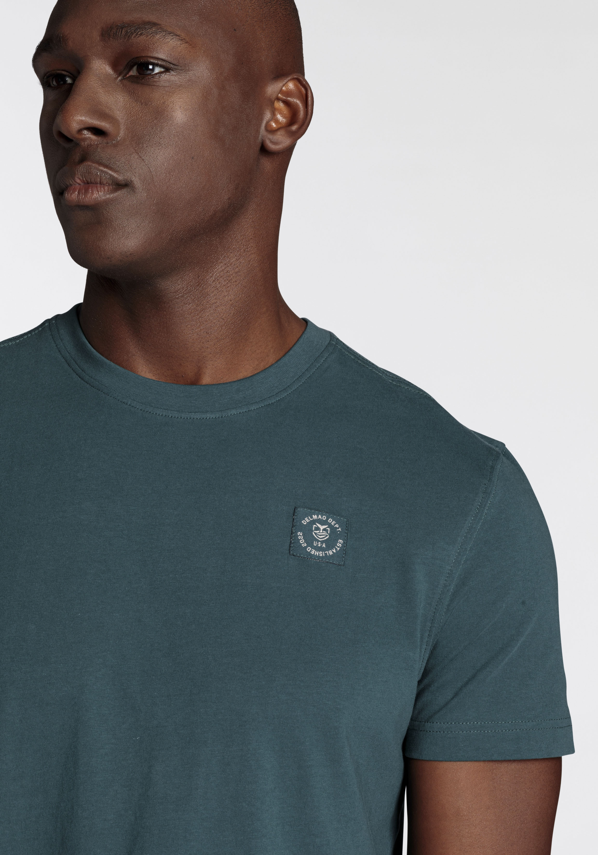 Thumbnail - DELMAO Rundhalsshirt, Kurzarm, Regular Fit, basic, aus 100% Baumwolle