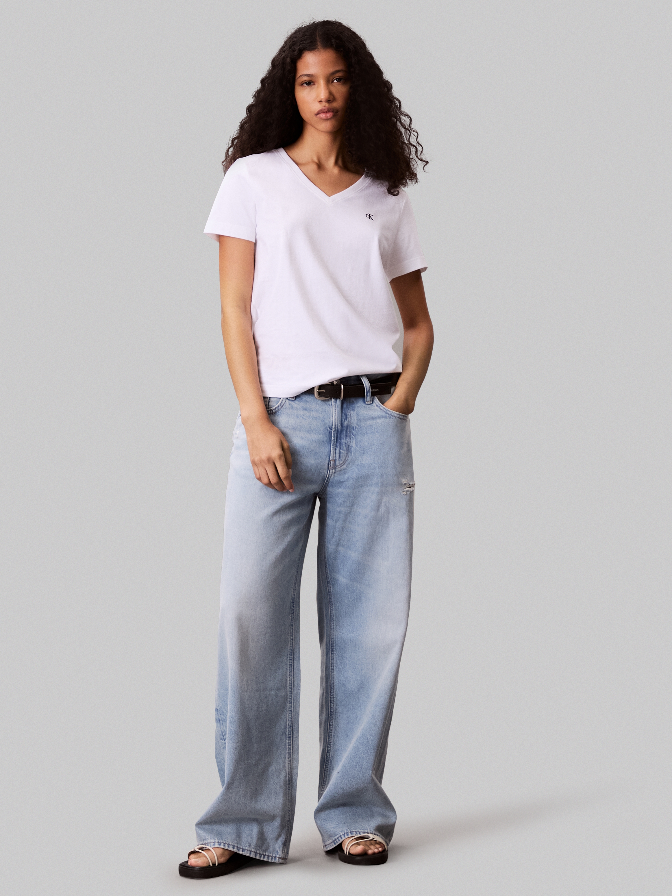 Calvin Klein Jeans T-Shirt »Archive Jersey Vnk Tee EU«, Mit V-Ausschnitt