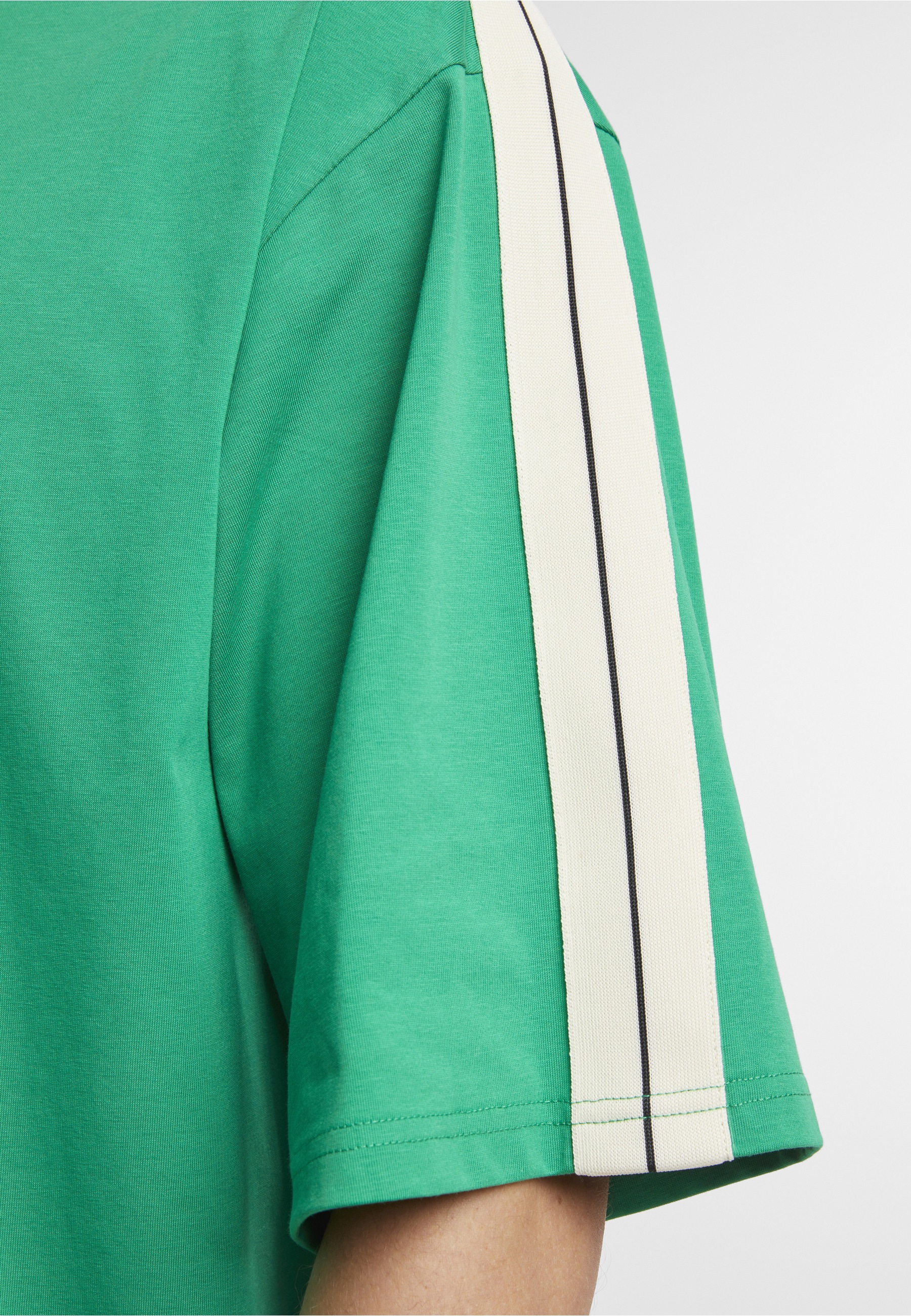 URBAN CLASSICS Sweatshorts »Urban Classics Tennis Core Tee«