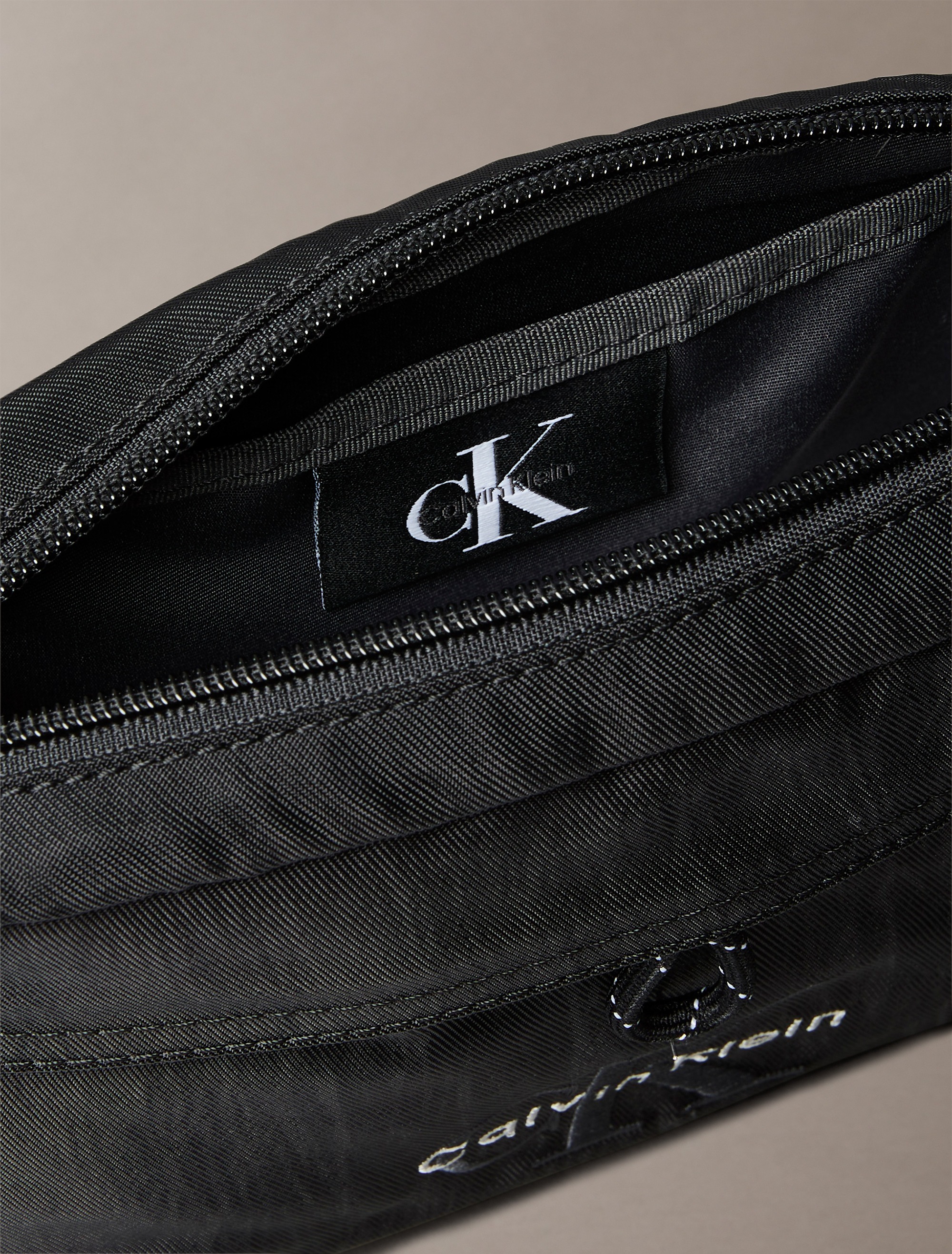 Calvin Klein Kameratasche »BOLD CAMERA BAG« Herren-Schultertasche, Umhängetasche mit CK-Logo