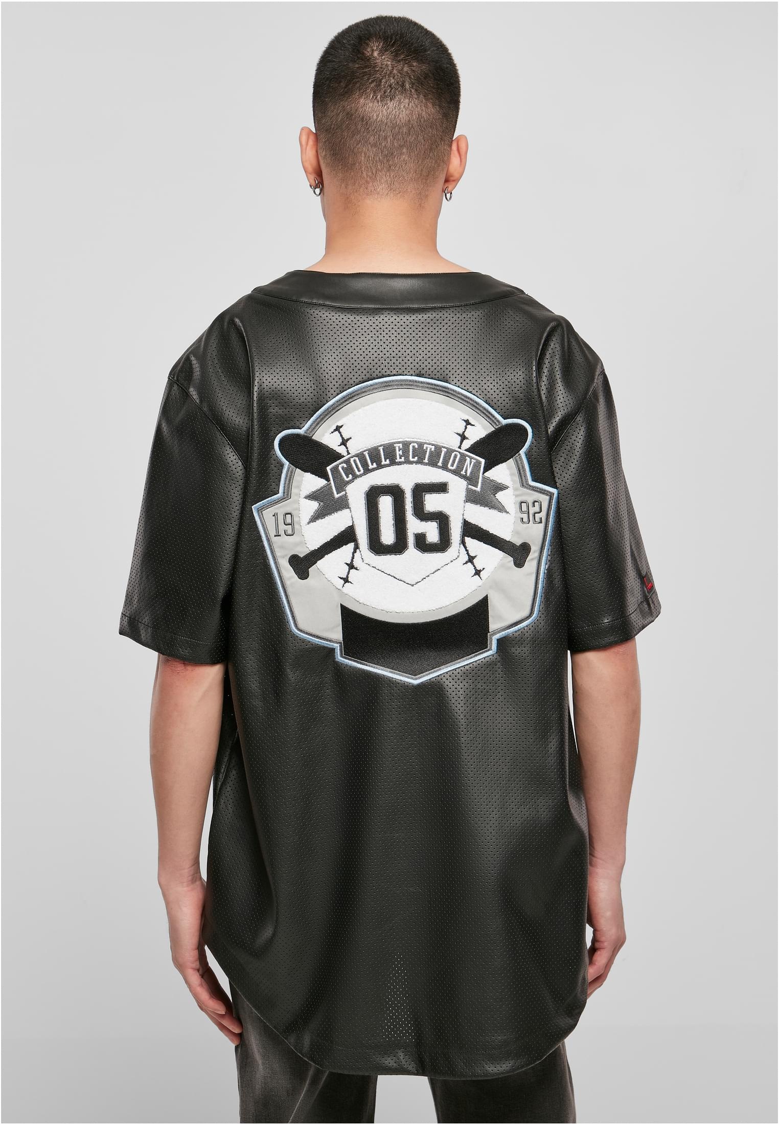 Thumbnail - Fubu Langarmhemd "Fubu Herren College Leather Baseball Jersey" 1 Stk.