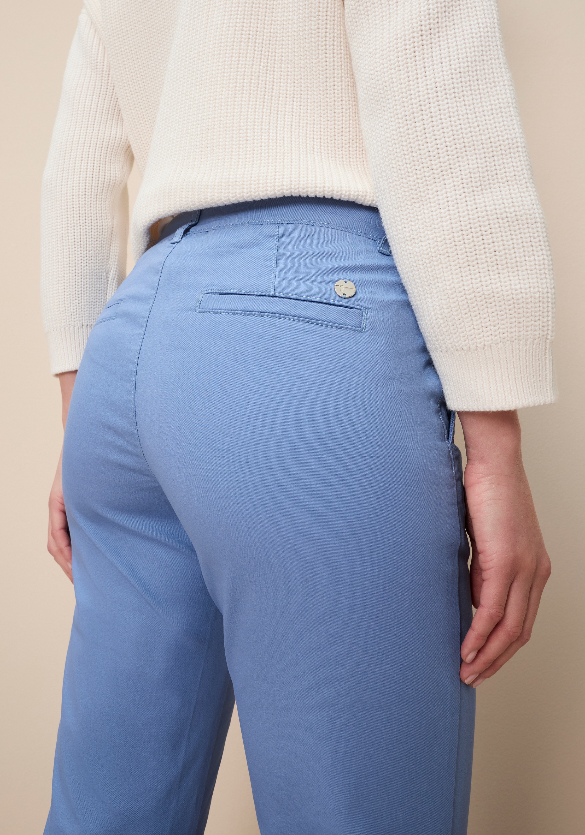 Thumbnail - Tamaris Chinohose mit figurbetonter Passform