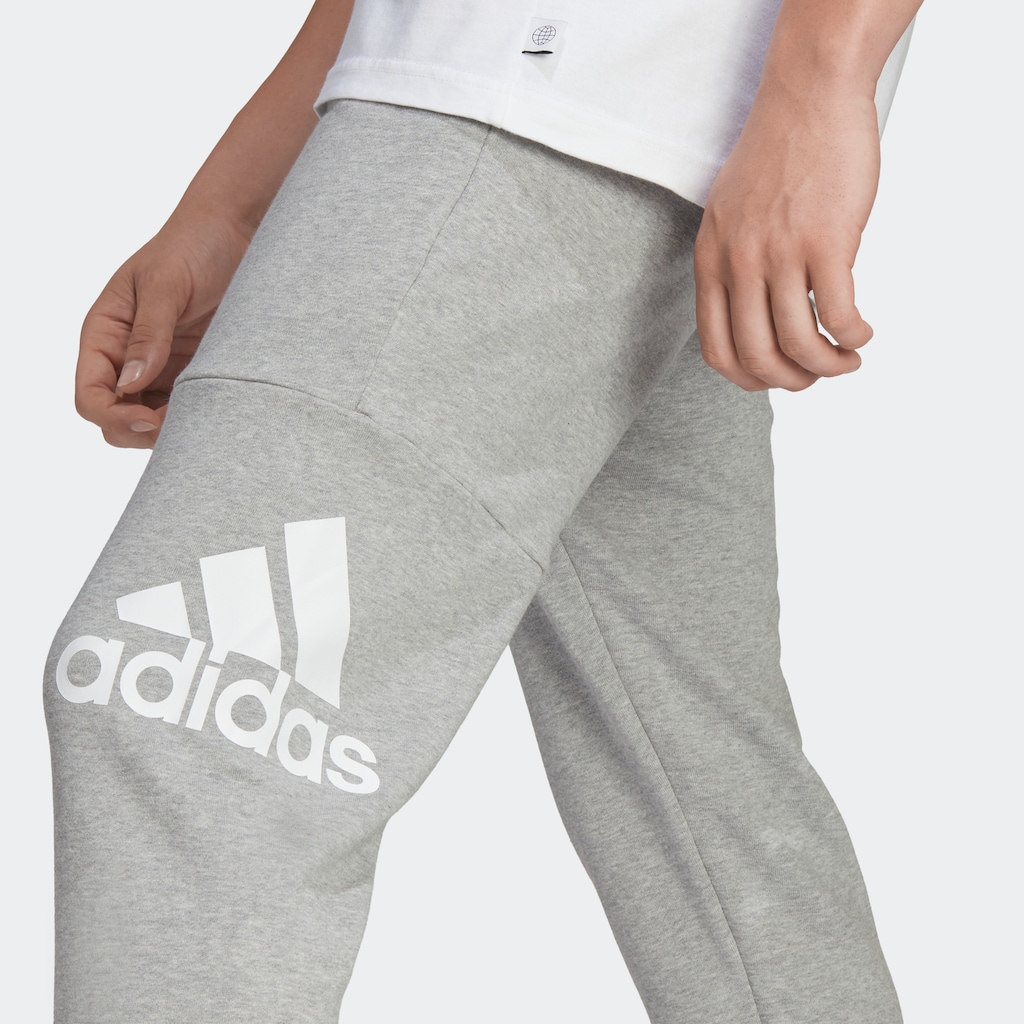 adidas Sportswear Sporthose »ESSENTIALS FRENCH TERRY TAPERED CUFF LOGO HOSE«, (1 tlg.)