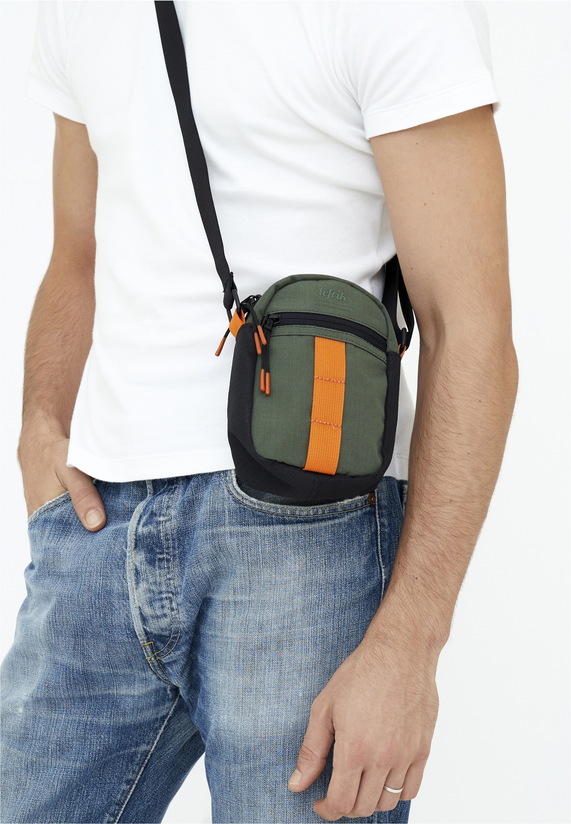 lefrik Handytasche »Jan Side«, in veganer Qualität für Telefone bis zu 6.7 Zoll