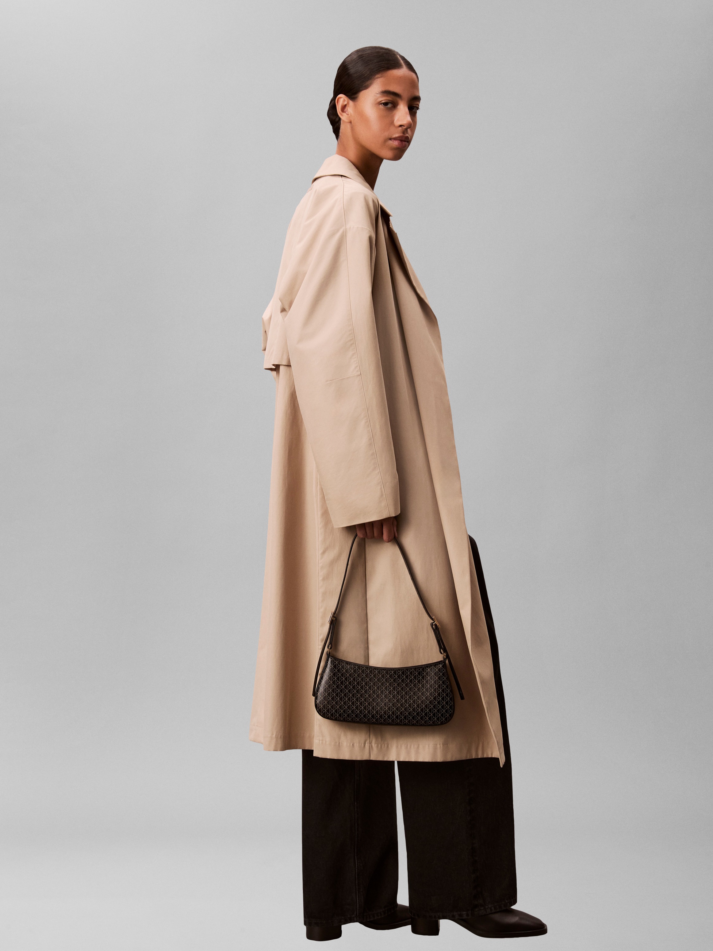 Calvin Klein Schultertasche »EMBLEM AOP SMALL SHOULDER BAG« Damen Umhängetasche, Tragetasche Handtasche mit CK-Logodruck