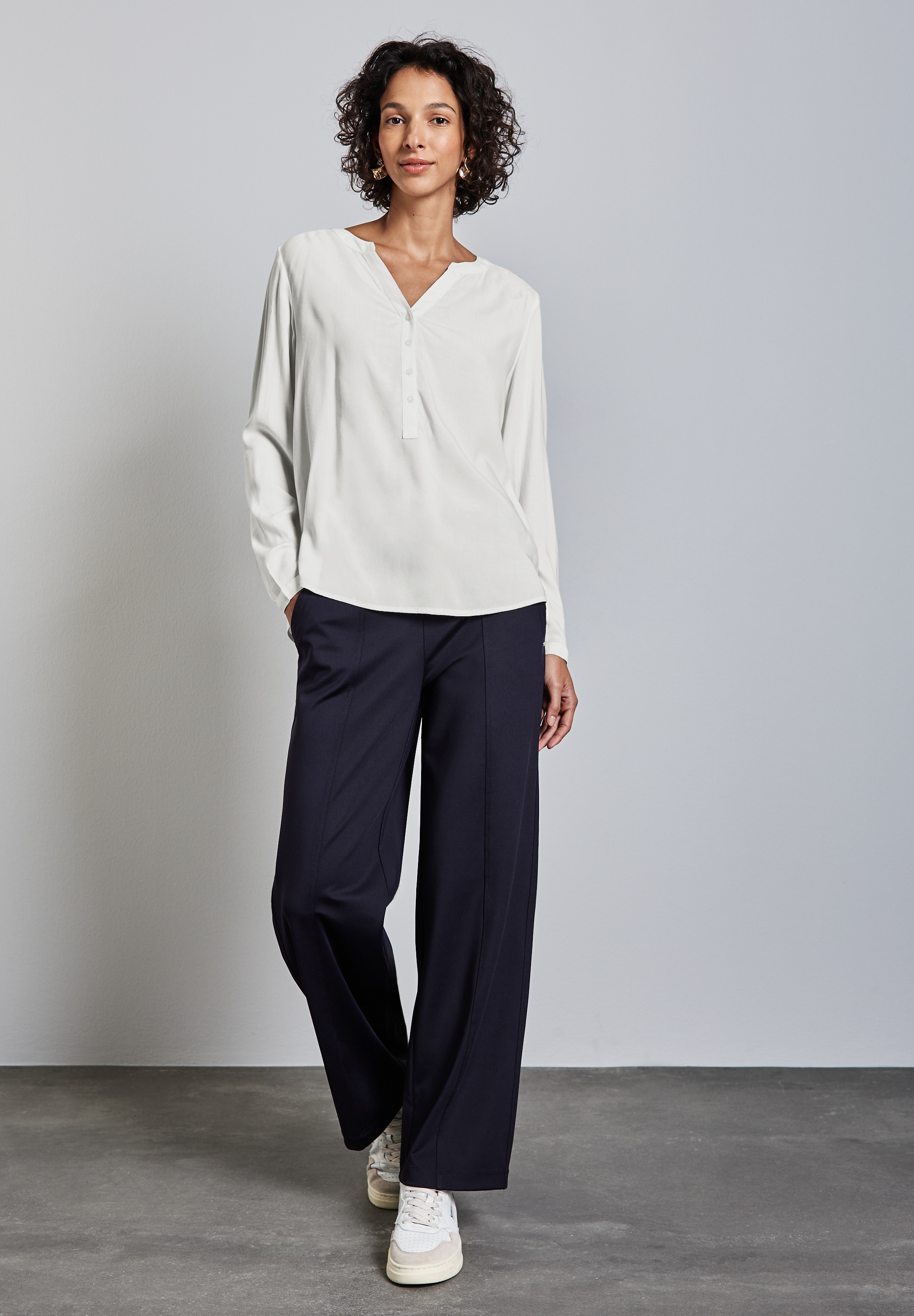 STREET ONE Langarmbluse mit geschlitztem Rundhalsausschnitt