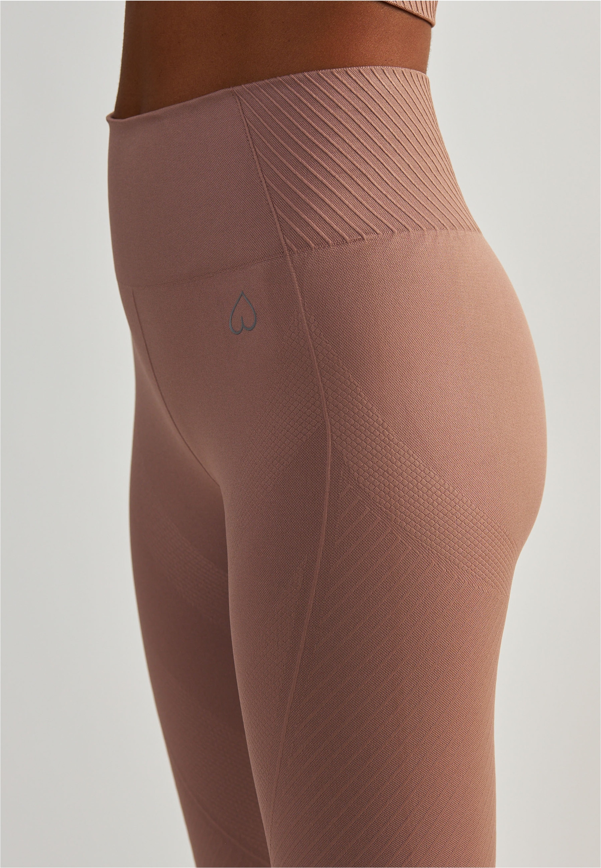 BeShaped Trainingstights »Femme Force«, (1 tlg.), mit angesagtem Jacquard-Muster
