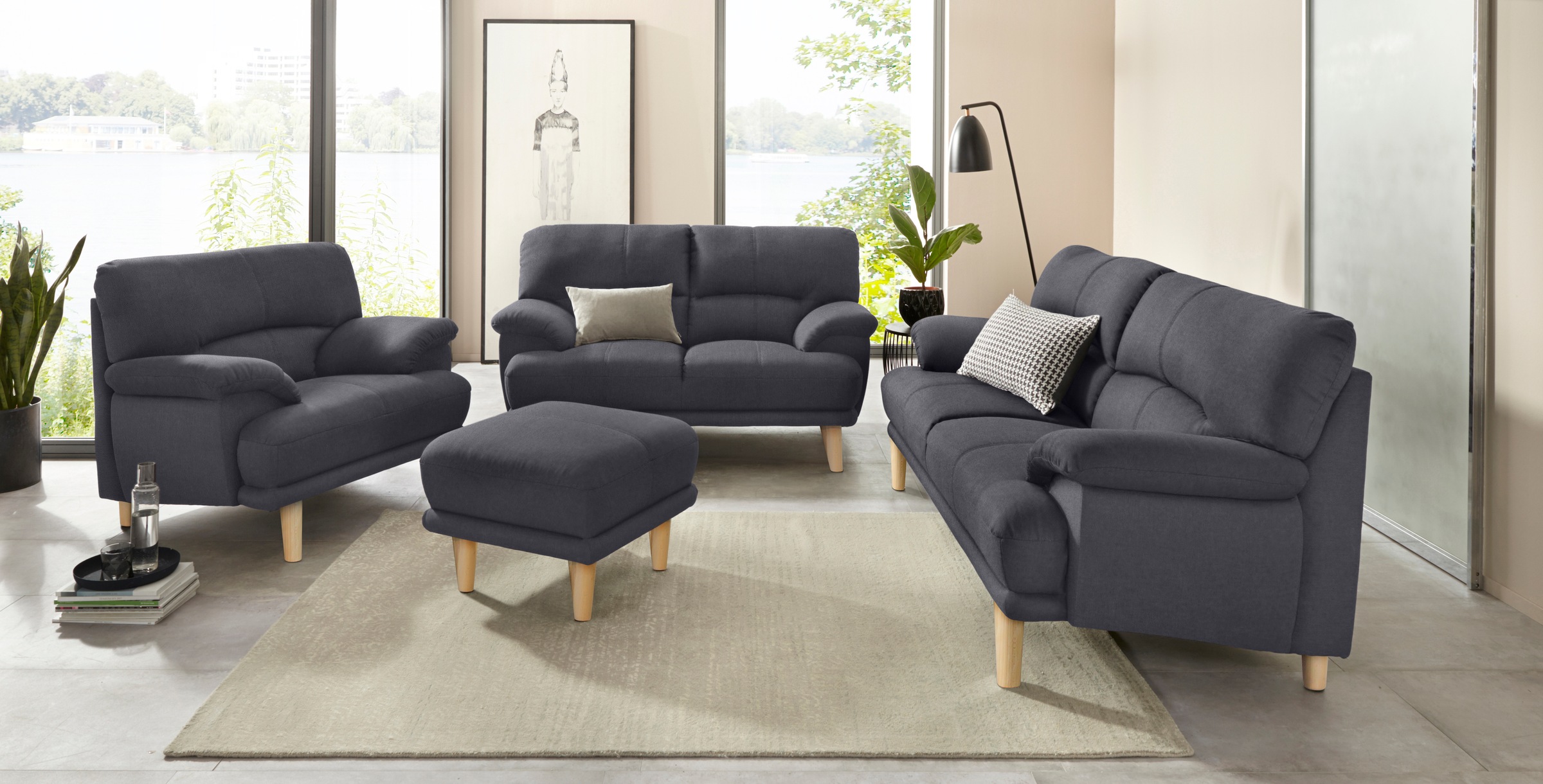 TRENDMANUFAKTUR 3-Sitzer »Cecilia, Sofa in italienischem Design«, mit tollem Sitzkomfort, extrabequeme Armlehnen, Holzfüße