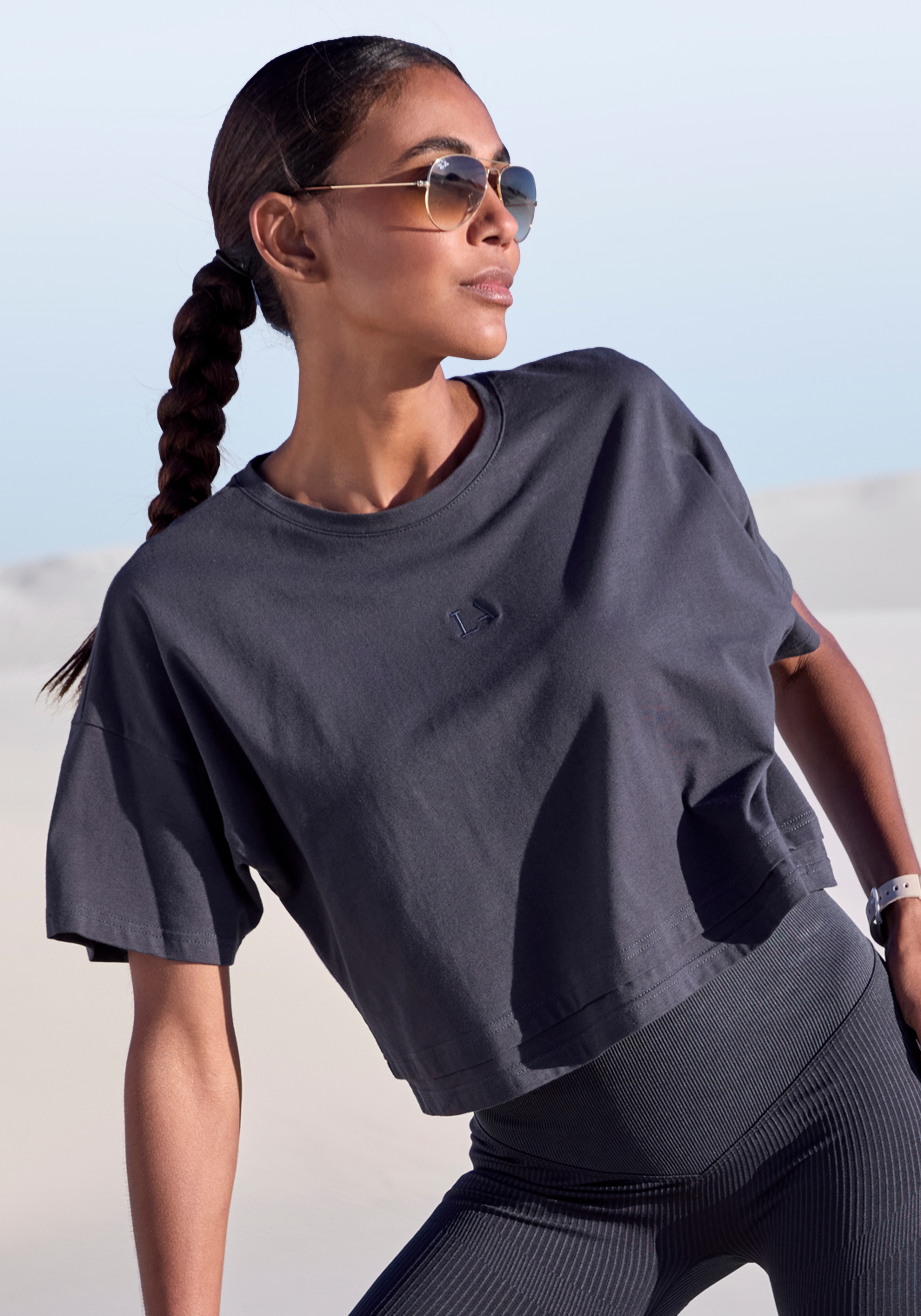 LASCANA Kurzarmshirt T-Shirt, weite Form mit Lagen-Look
