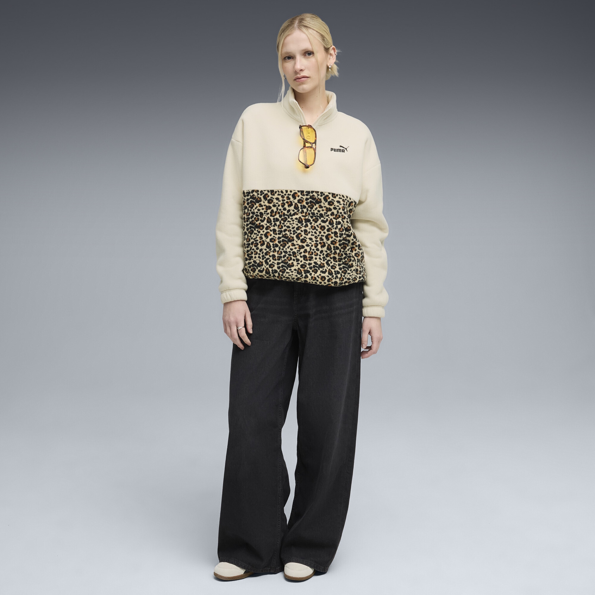 PUMA Sweatshirt »Essentials Relaxed Crew Sweatshirt mit Animal-Print Damen«