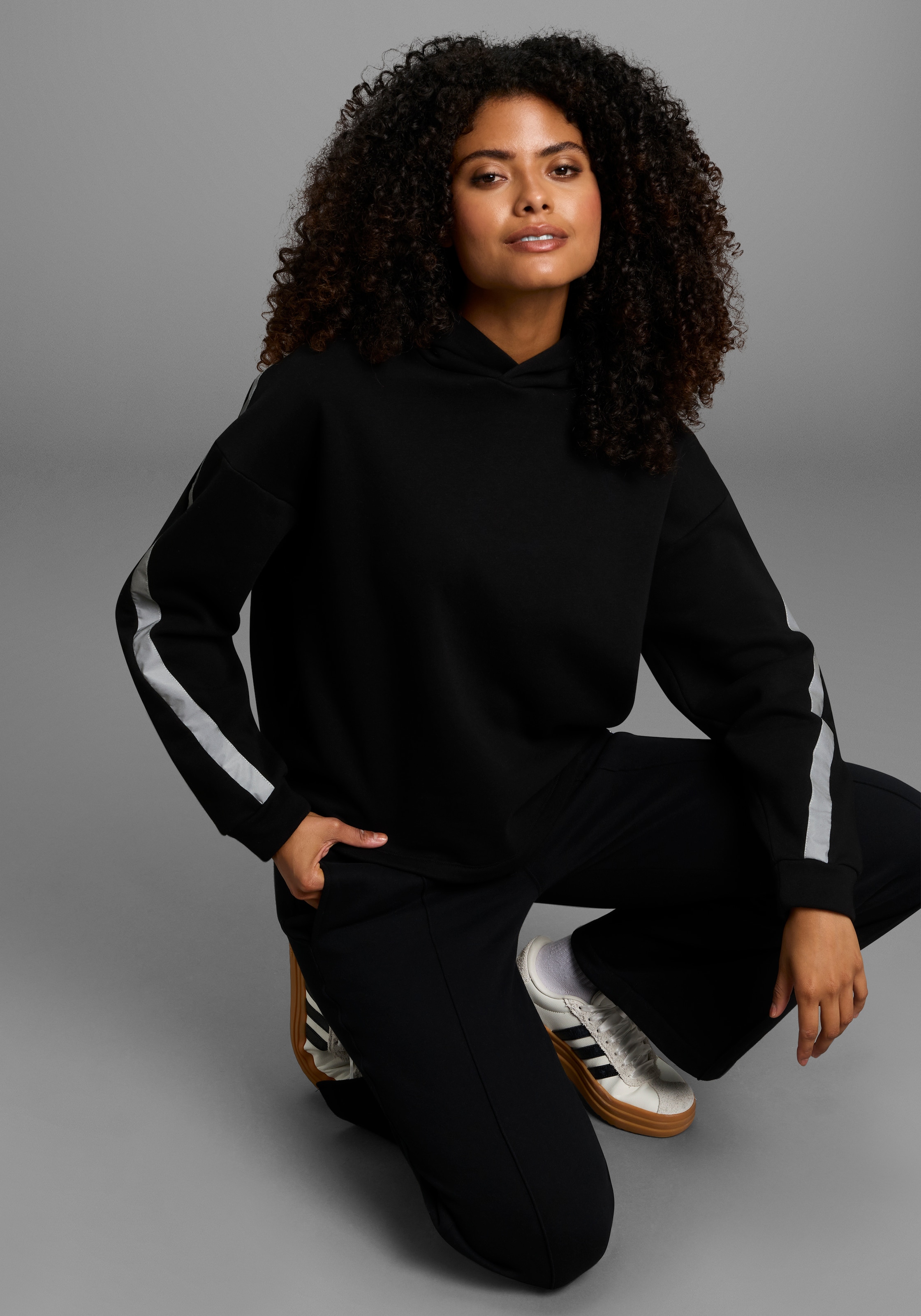 FAYN SPORTS Kapuzensweatshirt, Weiches oversized Sweatshirt mit Reflektorstreifen und Kapuze.