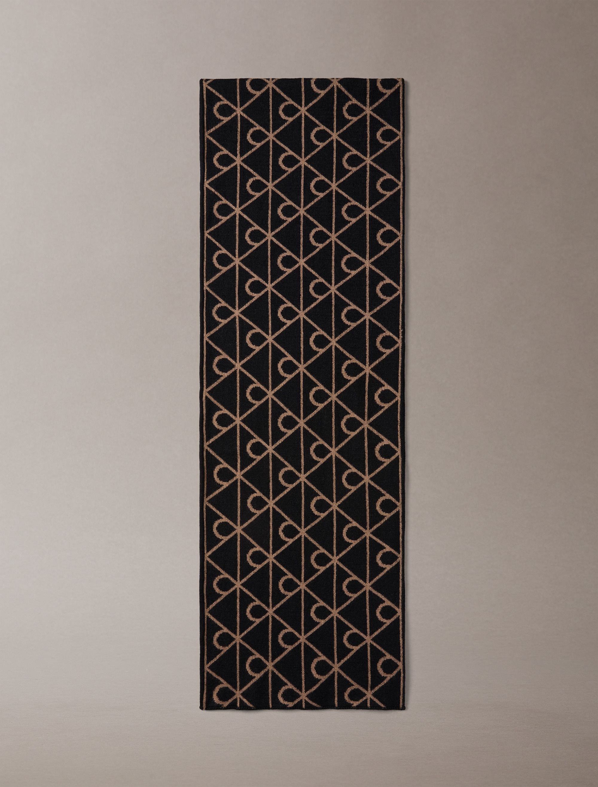 Calvin Klein Modetuch »EMBLEM ?REVERSIBLE WOOL HW SCARF«, Perfekt für den Alltag