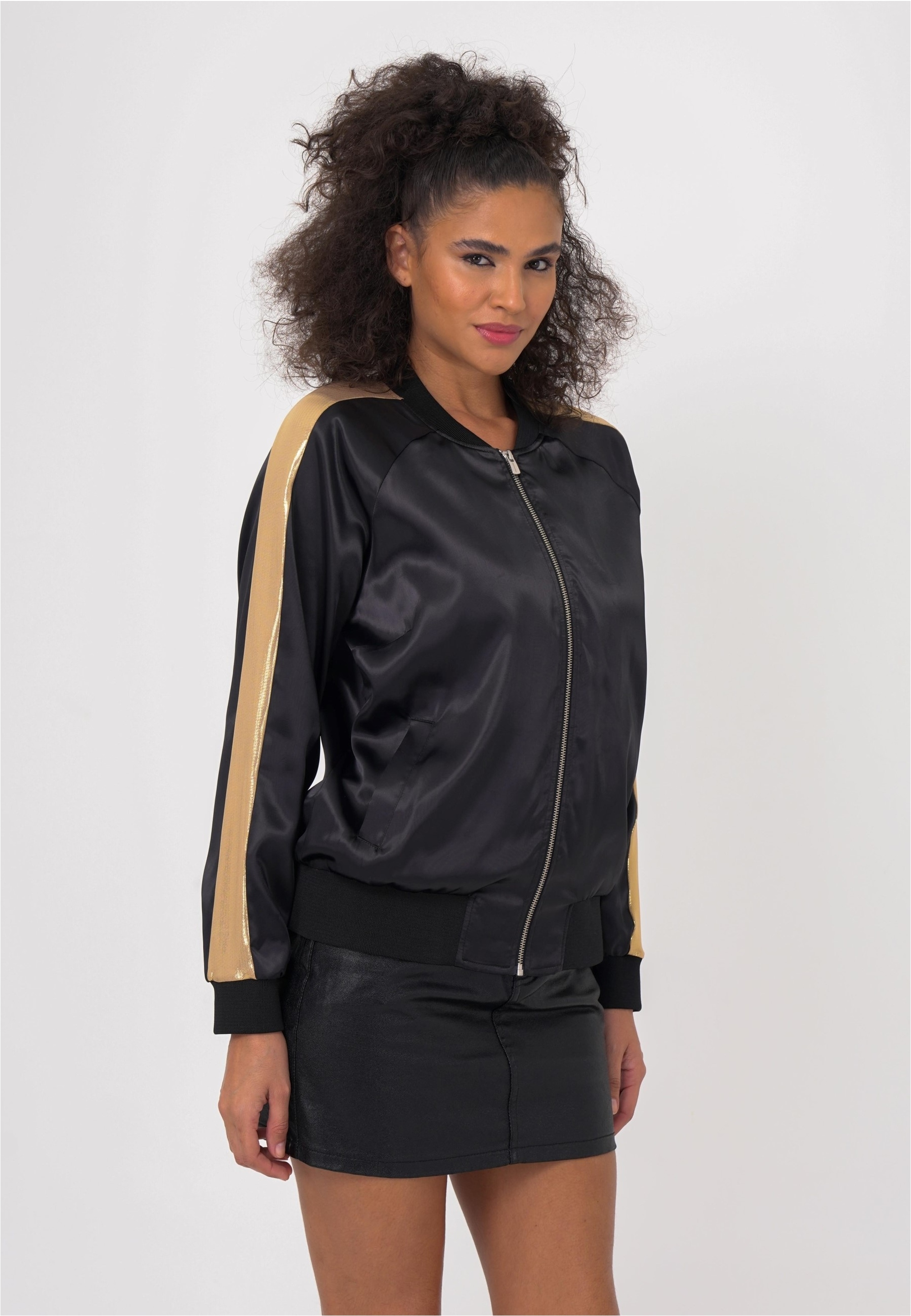 freshlions Bomberjacke »Aurelia«, im sportlichen Design