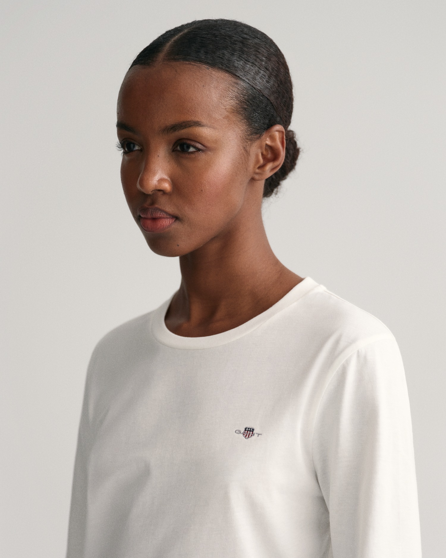 Gant Langarmshirt »REG SHIELD LS T-SHIRT«, kleine Logostickerei auf der Brust