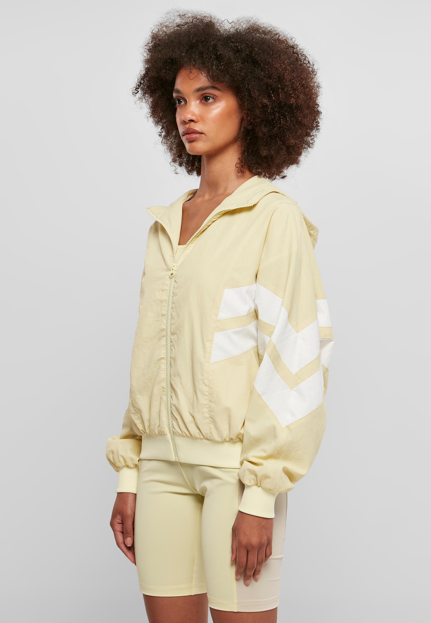 URBAN CLASSICS Allwetterjacke »Urban Classics Damen Ladies Crinkle Batwing Jacket«, (1 St.), mit Kapuze
