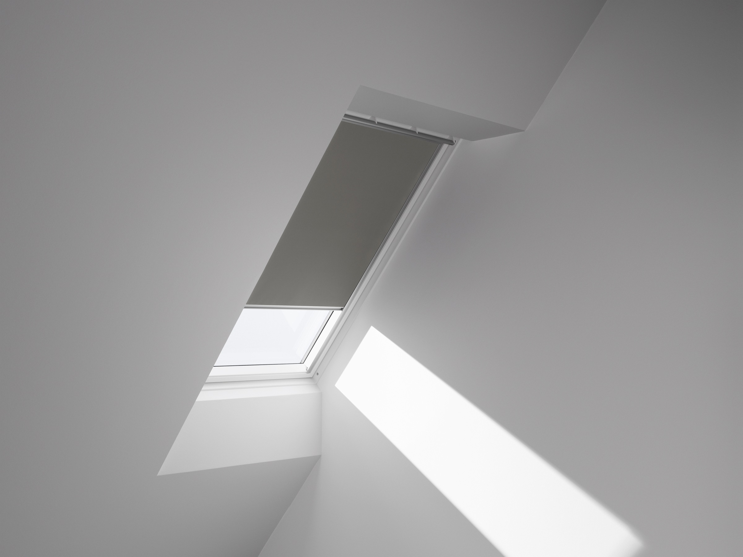 VELUX Verdunklungsrollo »DKL PK06 0705S«, verdunkelnd, Verdunkelung, ohne Bohren, in Führungsschienen, alufarbene Führungsschienen & Griffleiste