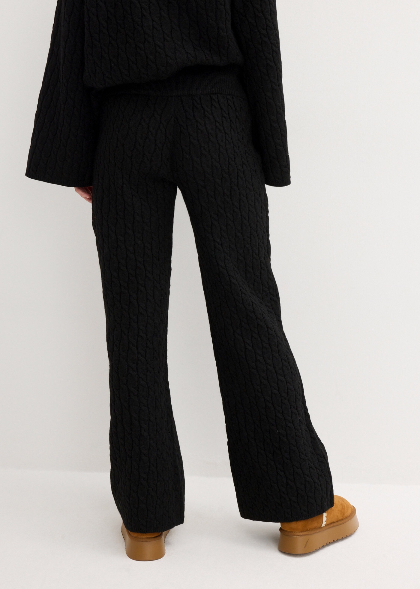 bonprix Stoffhose »Strickhose mit Zopfmuster«  aus Polyester und Wolle, Loose Fit, weite Beinform, mit Zopfmuster