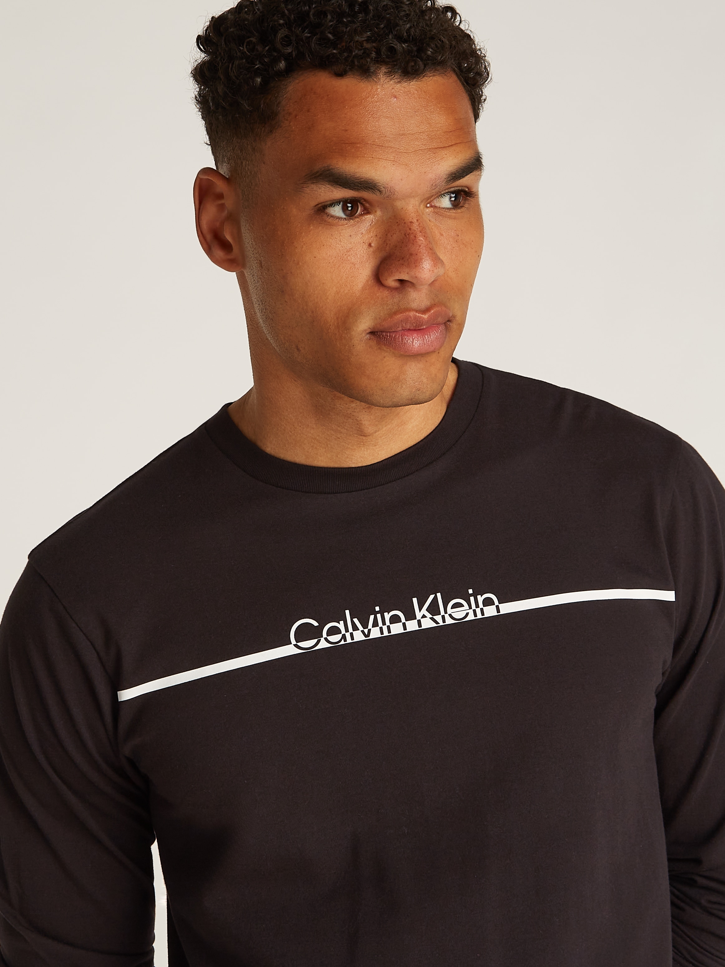 Calvin Klein Rundhalsshirt »SPLIT LINE LOGO LS T-SHIRT«, mit Logoprint