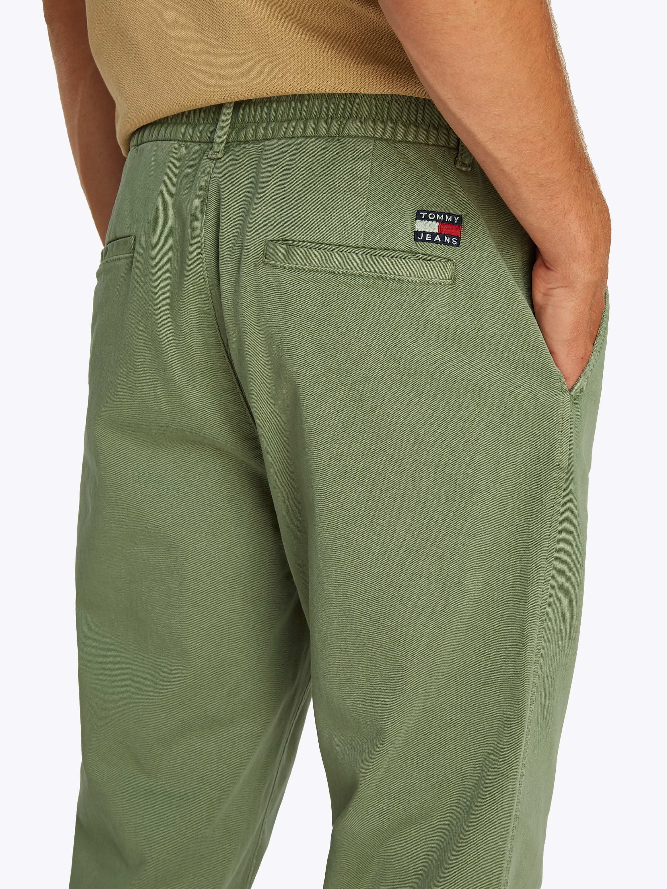 Tommy Jeans Chinohose "TJM CASUAL ELASTICATED PANT", mit Bundfalten günstig online kaufen