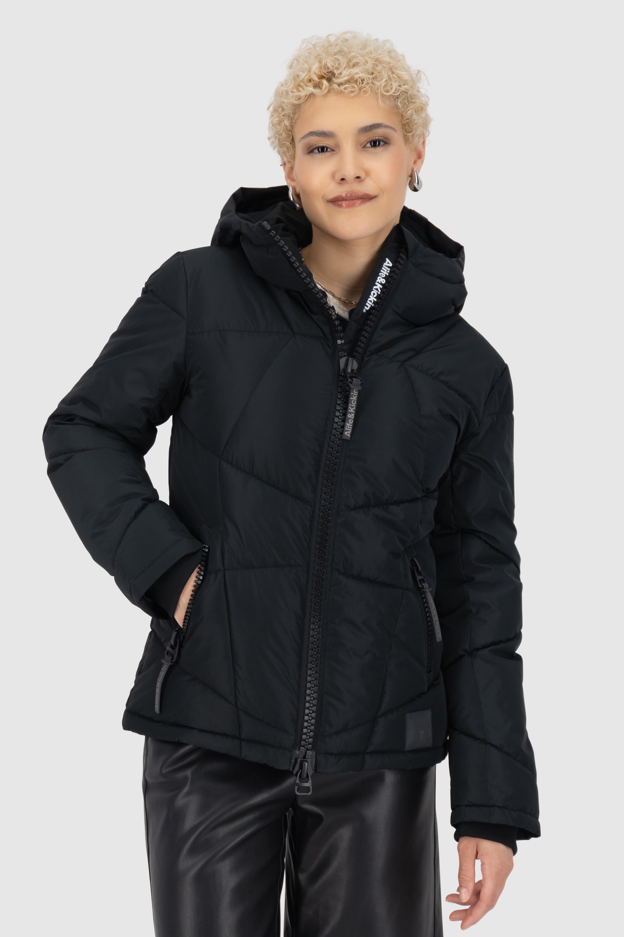 Alife & Kickin Winterjacke »Damen KasandraAK A«, Kurze warme Jacke mit gefütterter Kapuze, in schmaler Passform