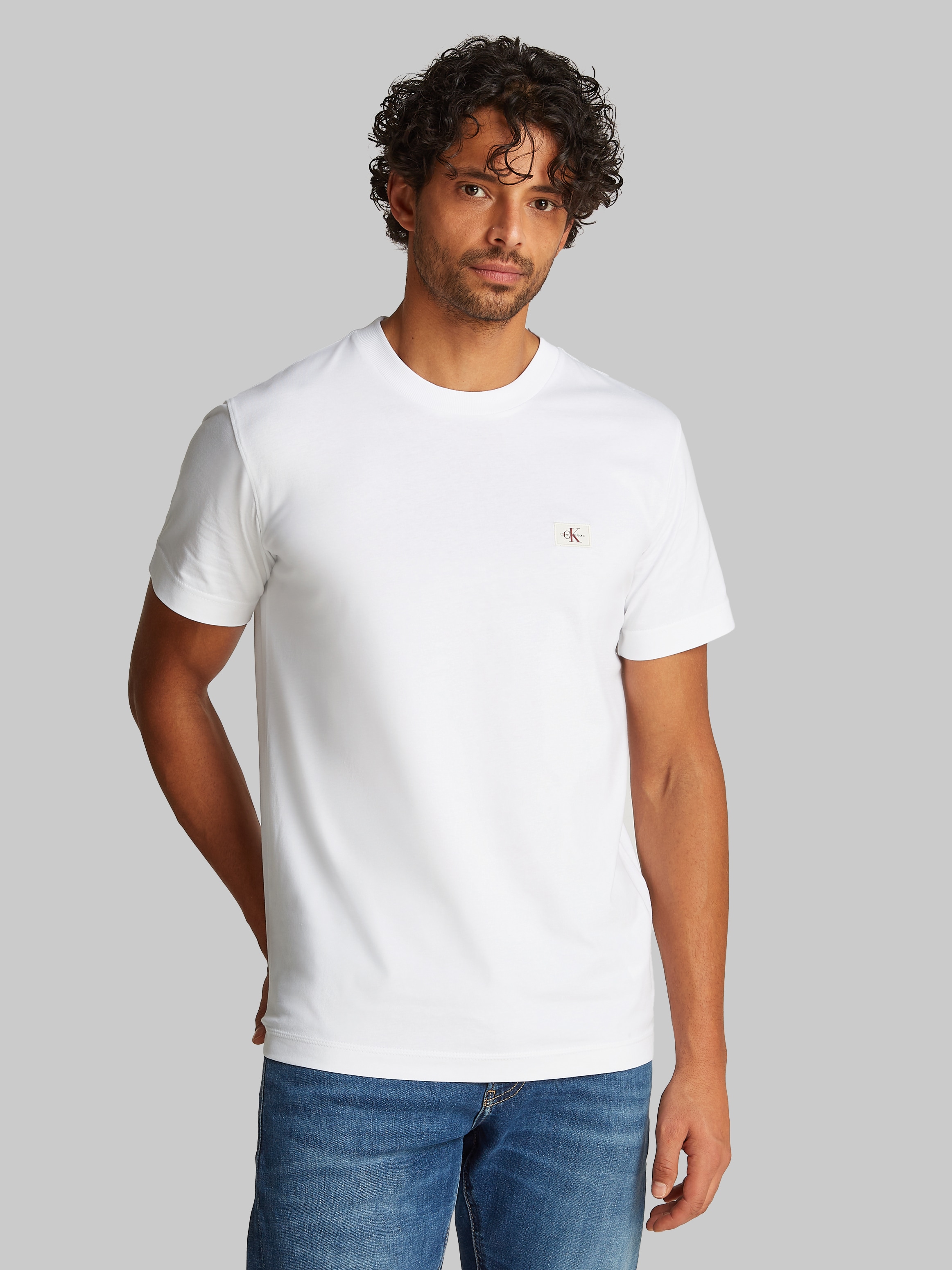 Calvin Klein Jeans Rundhalsshirt "WOVEN LABEL REGULAR TEE", Logostickerei günstig online kaufen