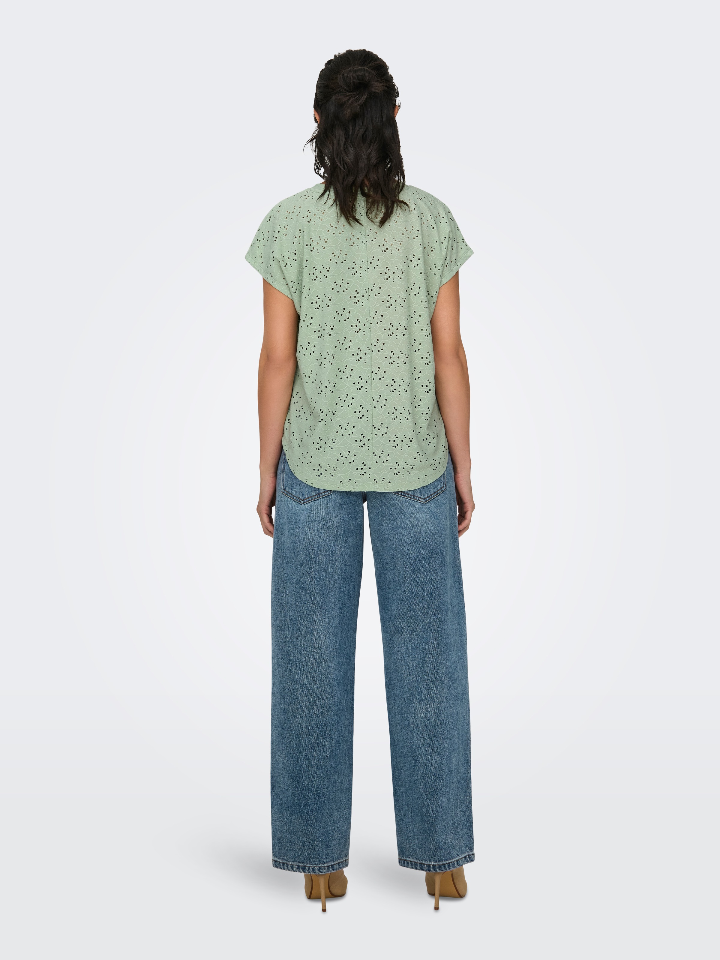 ONLY Kurzarmshirt »ONLSMILLA – Shirt mit Rundhals und klassischem Schnitt«, regular fit, modisch, Single Jersey, Materialmix, Rundhals
