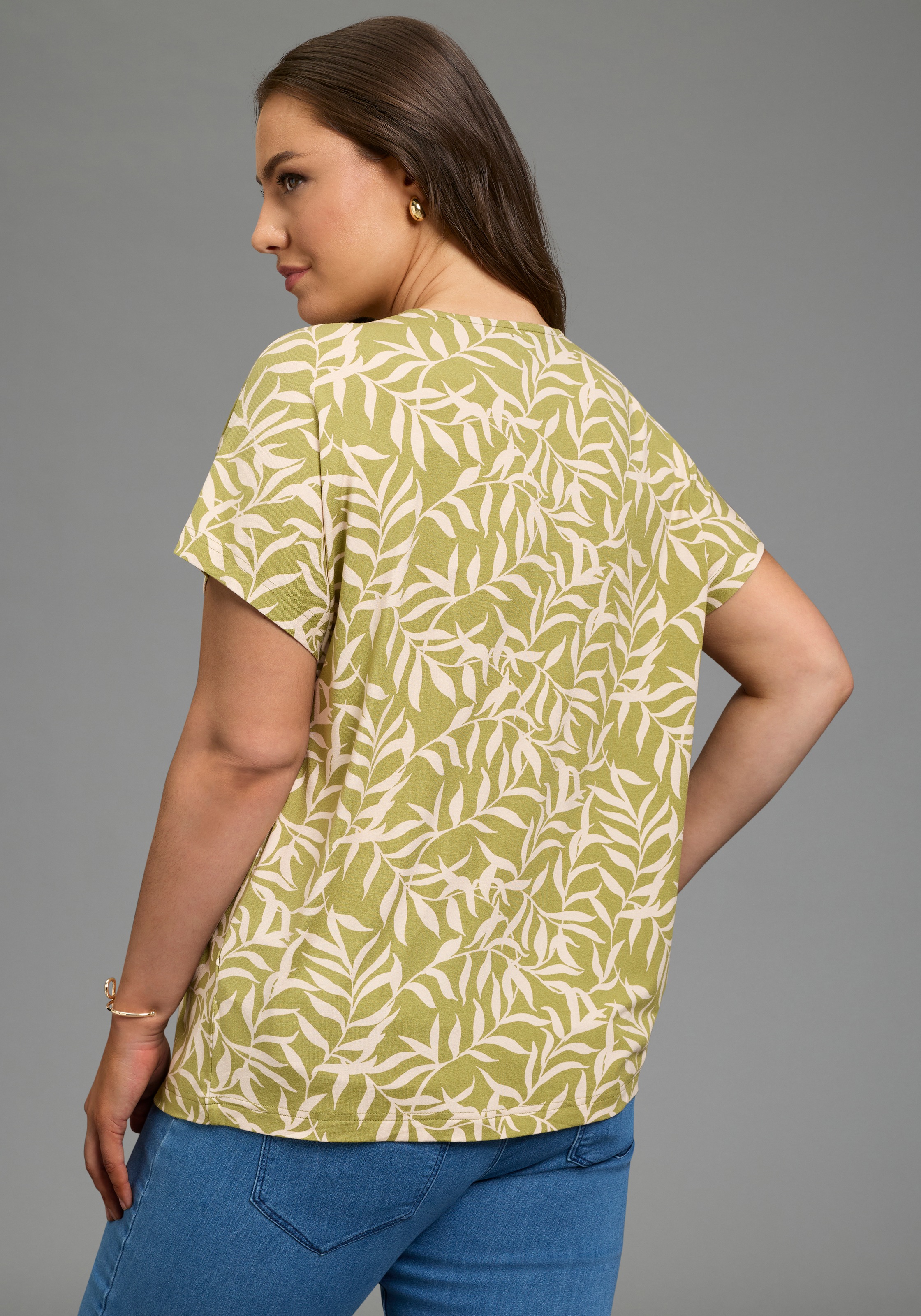 Laura Scott CURVE T-Shirt casual Stil, Figurumspielende Passform, geblümt günstig online kaufen