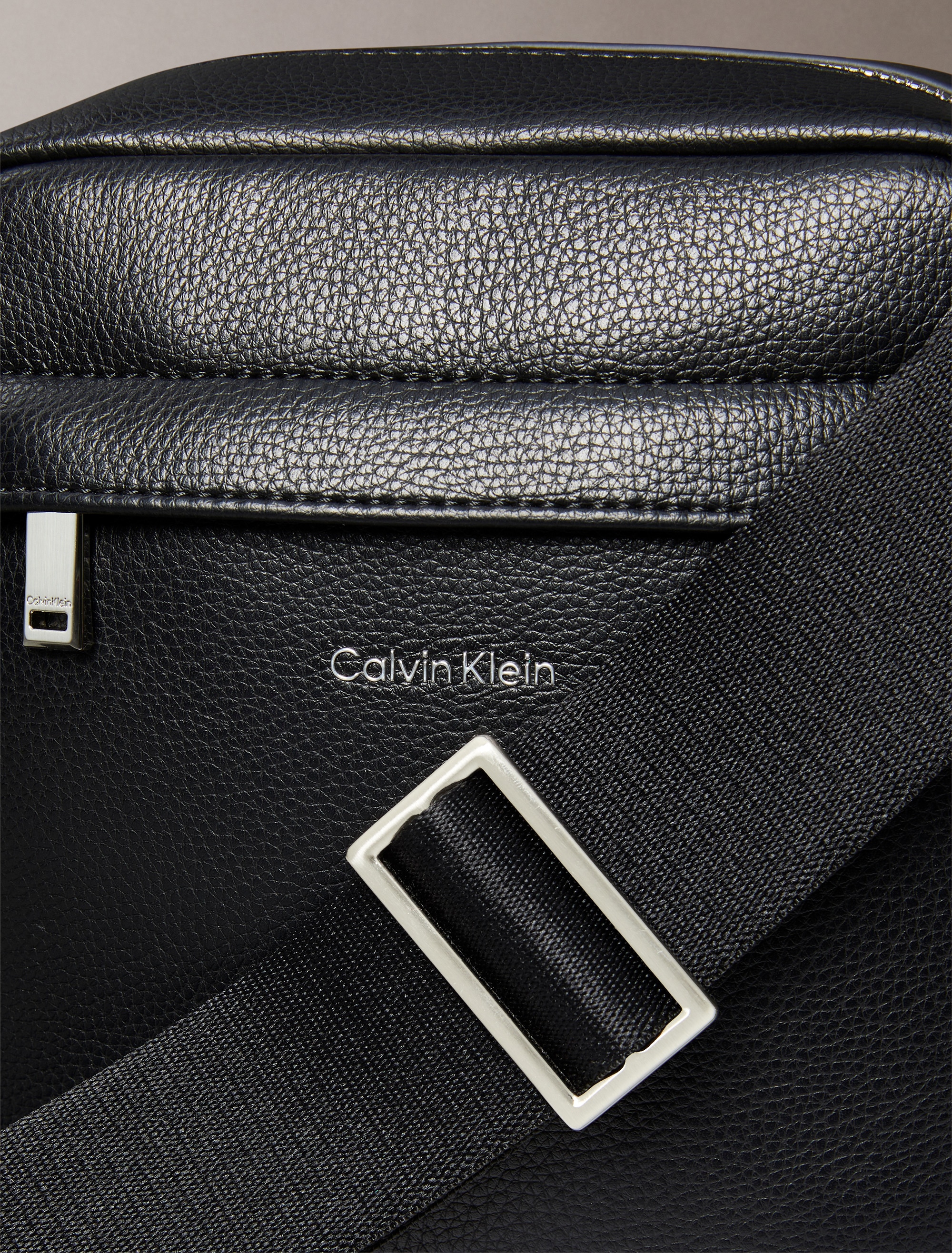 Calvin Klein Umhängetasche »RAISED REPORTER«, Herren Minibag, Crossbodybag, Schultertasche mit Logoschriftzug