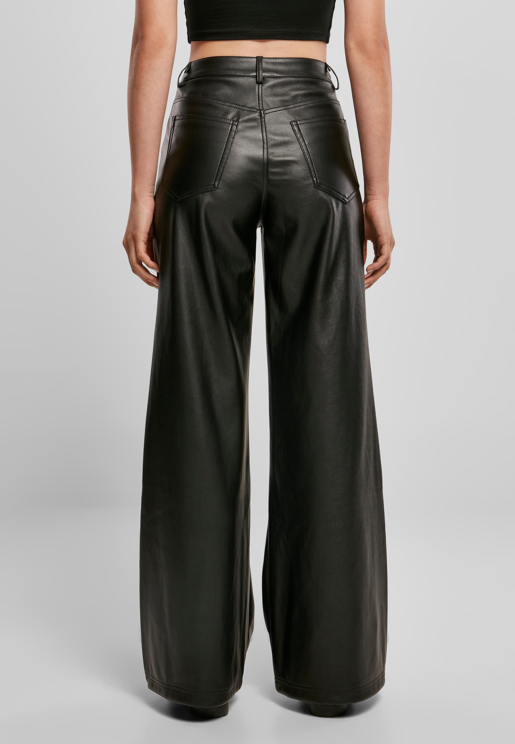 URBAN CLASSICS Stoffhose »Urban Classics Damen Ladies Faux Leather Wide Leg Pants«, (1 tlg.)