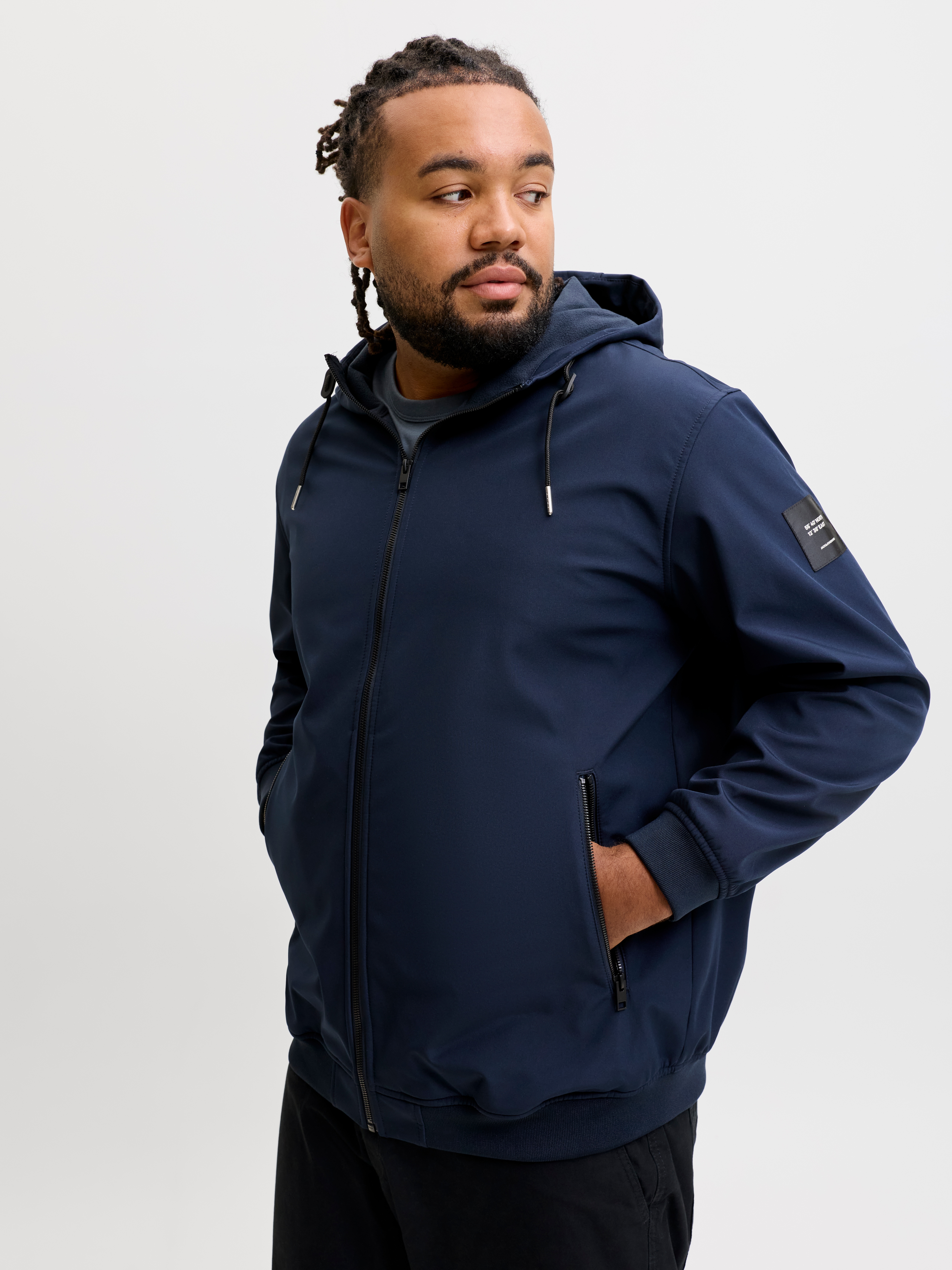 Jack & Jones PlusSize Softshelljacke "JJEBASIC mit Kapuze und wasserabweisendem Stoff" mit Kapuze Kunstfaser, regular fit