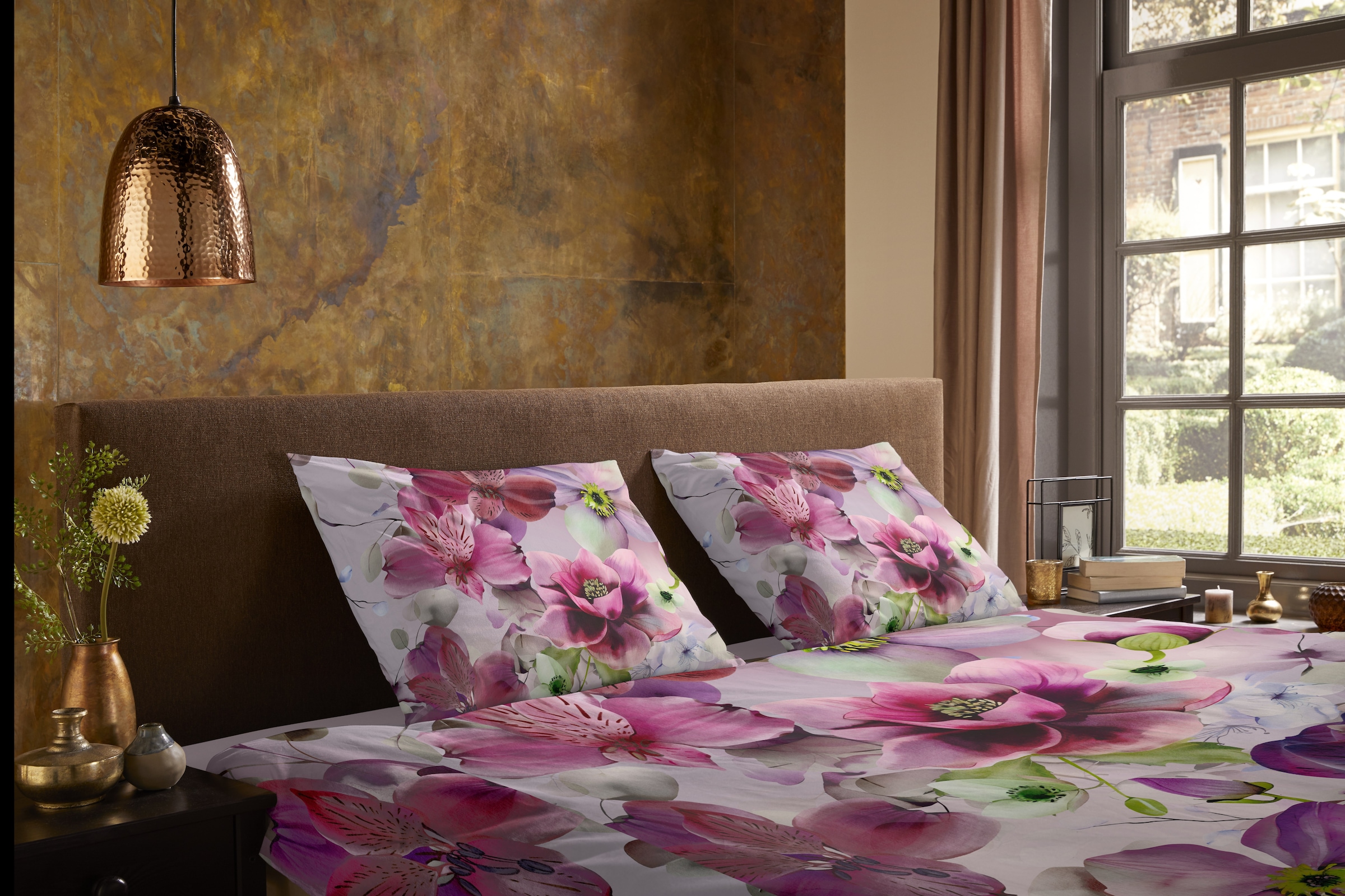 PURE luxury collection Wendebettwäsche »Chimai«, Mikrofaser, Pflegeleicht, Reißverschluss, Wendeoptik, Blume, Bordeaux