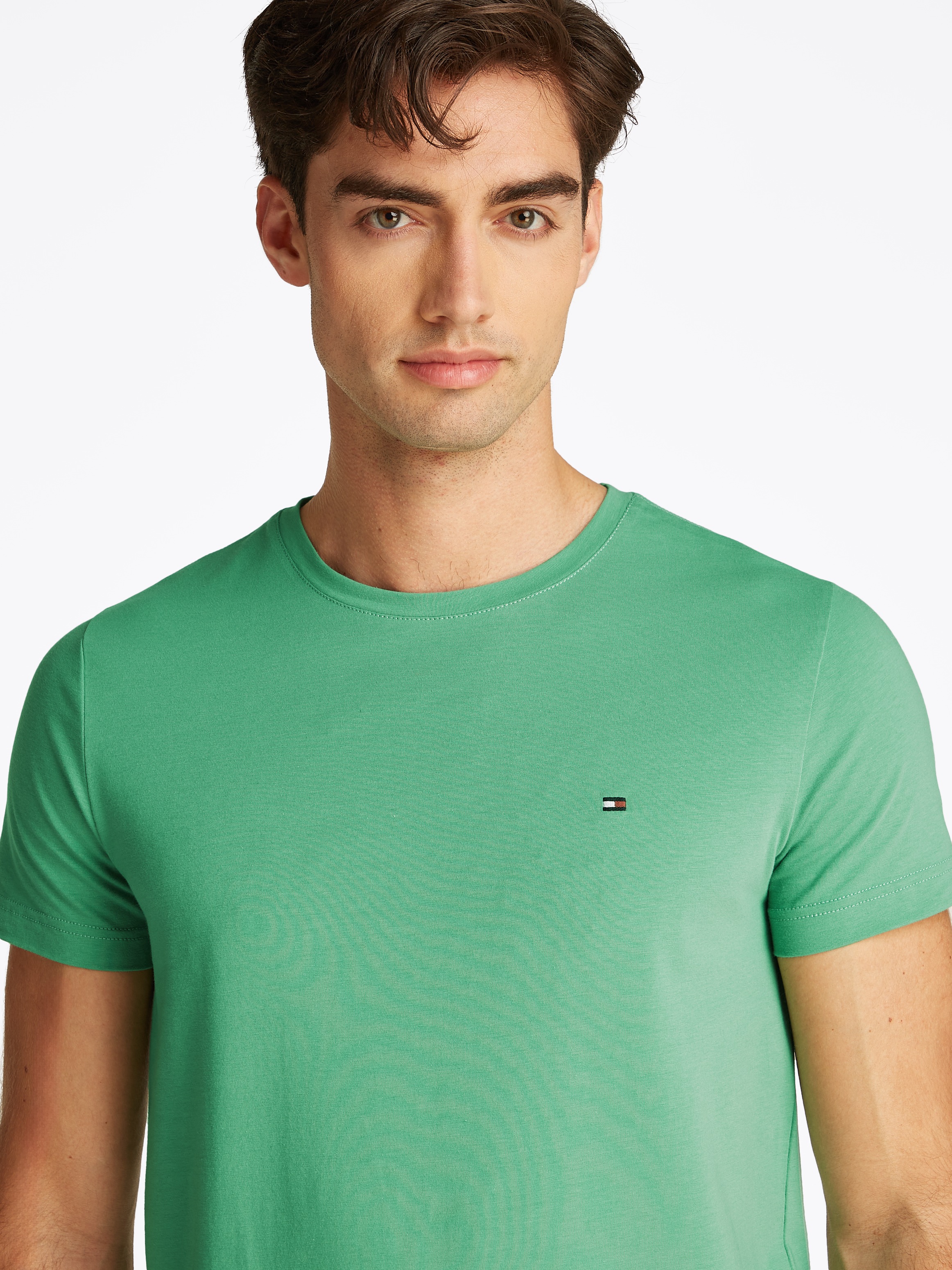 Tommy Hilfiger T-Shirt "STRETCH SLIM FIT TEE mit Rundhals und Logostickerei günstig online kaufen