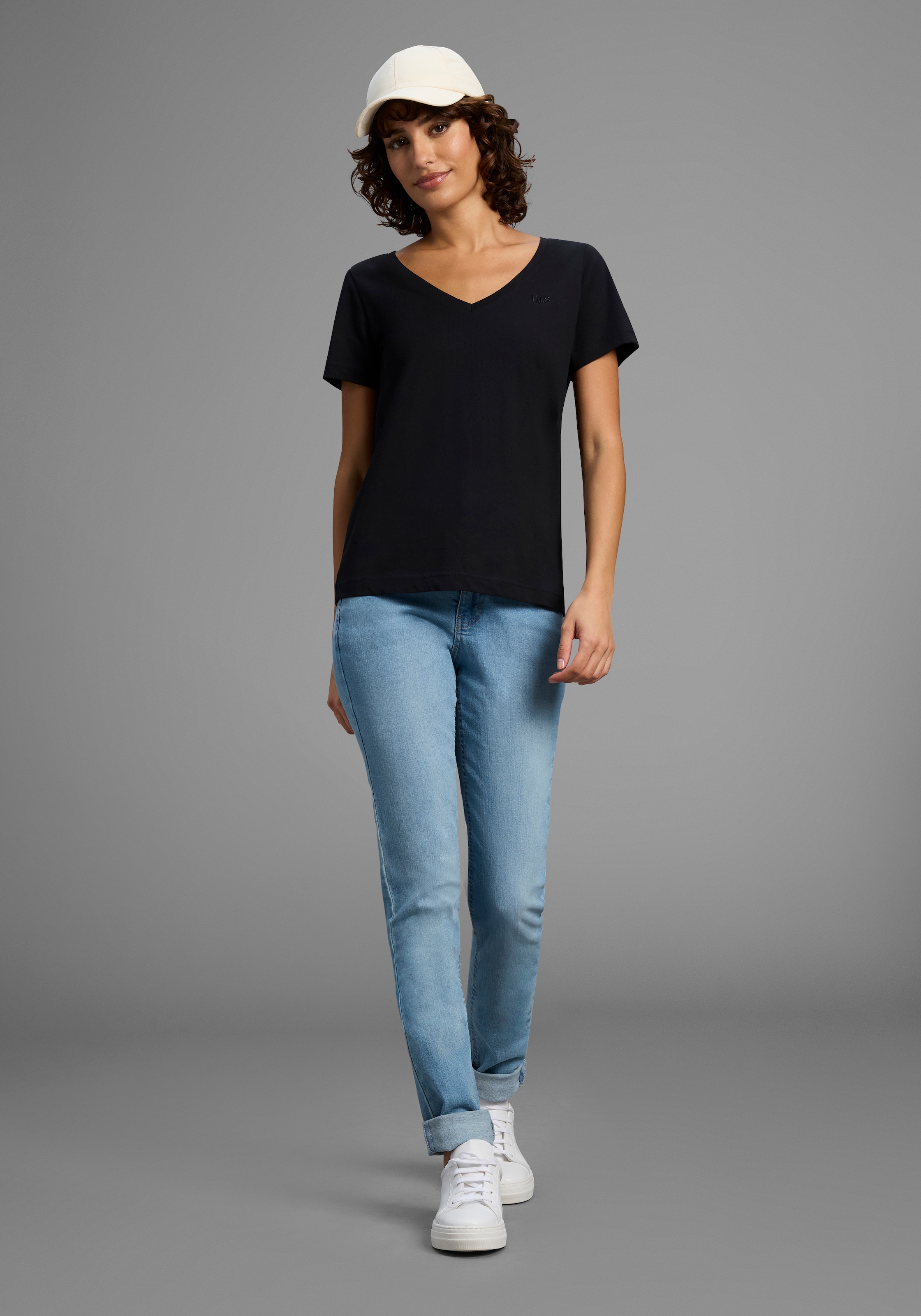 H.I.S T-Shirt »Essential-Basics«, (Spar-Set, 3er-Pack), hüftlange Passform, figurumspielender Schnitt, aus 100% Baumwolle