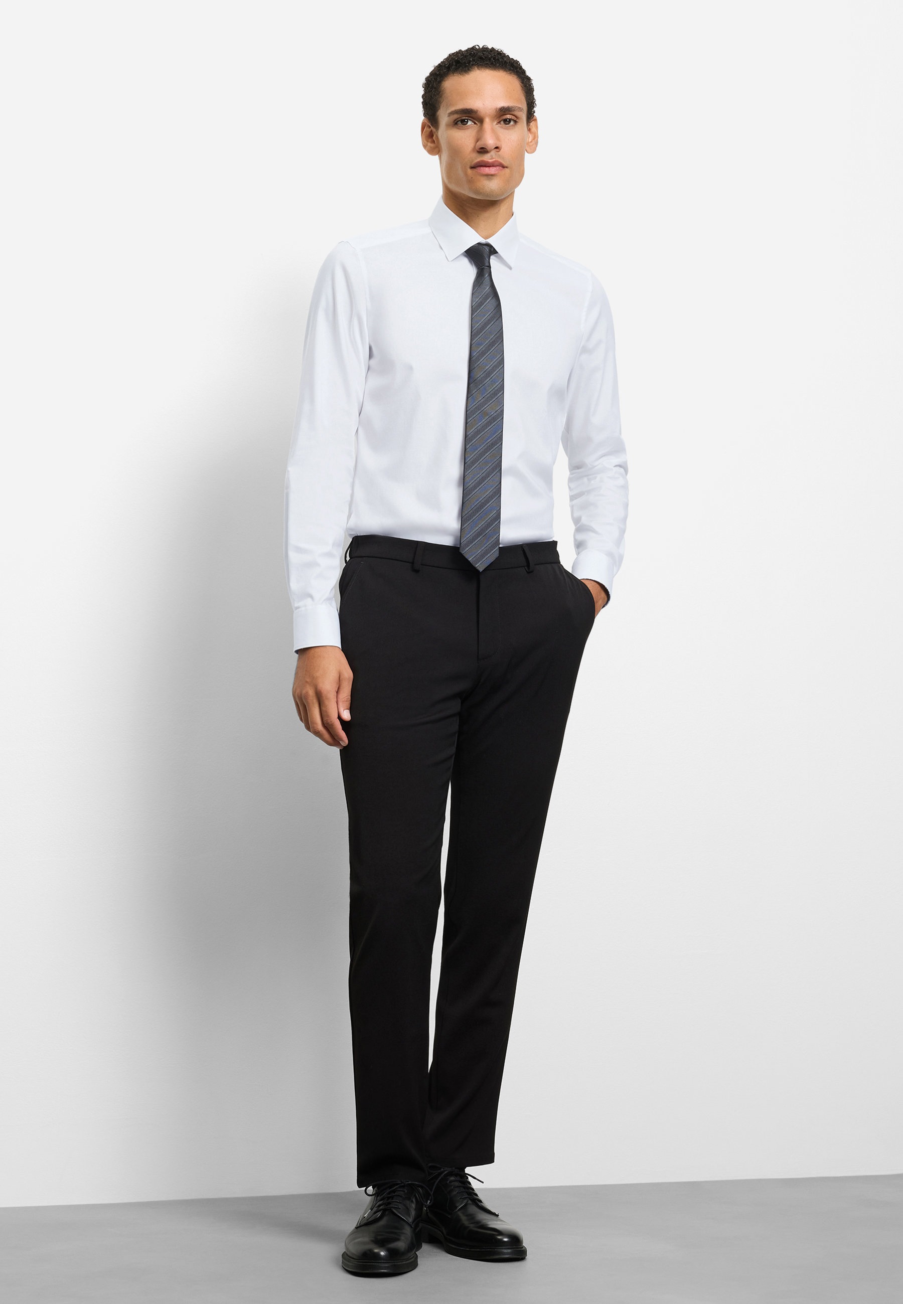 Businesshemd OLYMP "OLYMP Level Five, body fit, New York Kent mit extra langem Arm", Herren, Gr. 45, Normaler Arm, weiß, 97% Baumwolle, 3% Elastolefin, Hemden 2