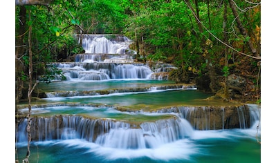 Fototapete »WASSERFALL-BÄUME FLUSS SEE STEINE BLUMEN BERGE SONNE«