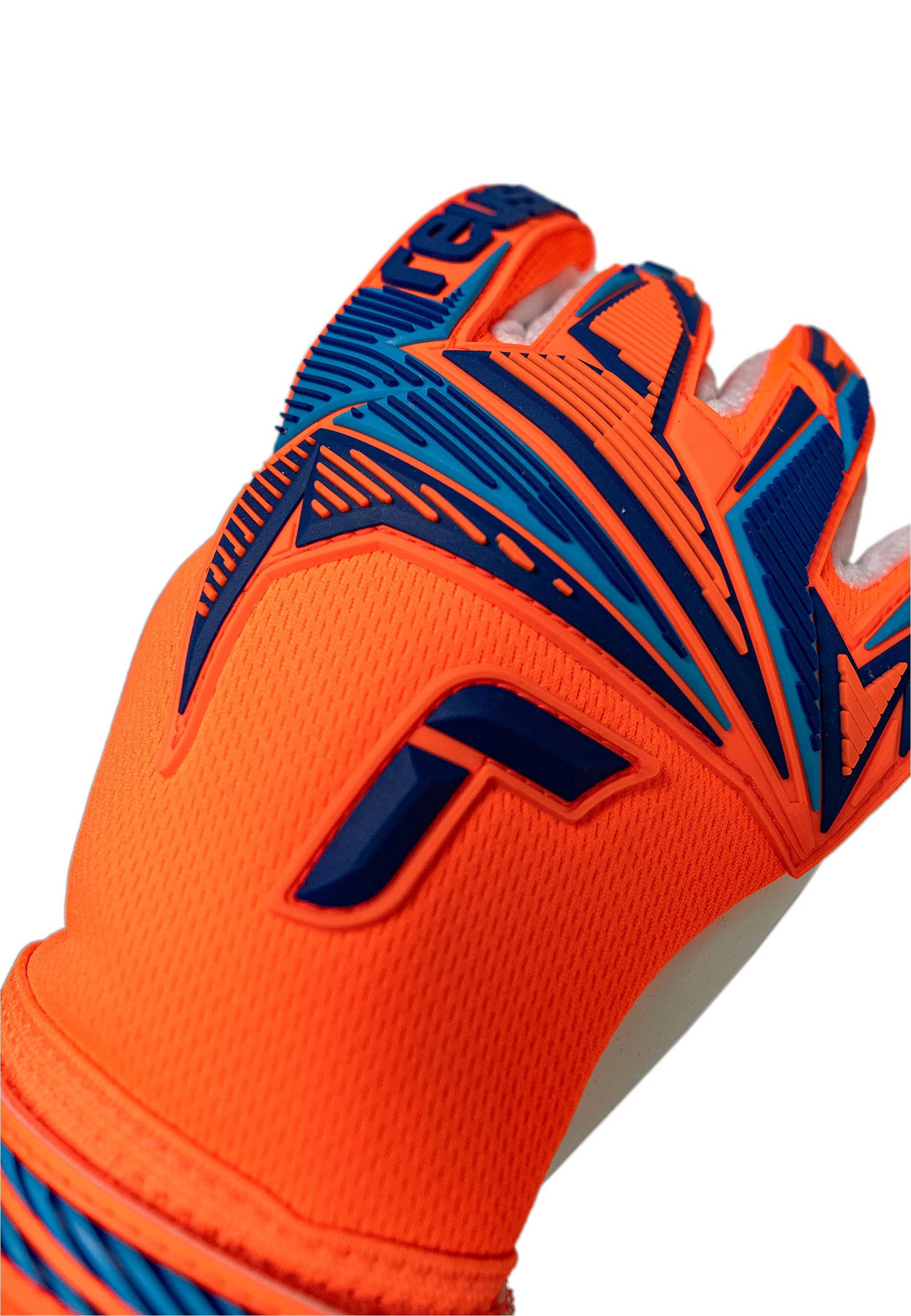 Reusch Torwarthandschuhe »Attrakt Freegel Advance« mit präzisem Schnitt
