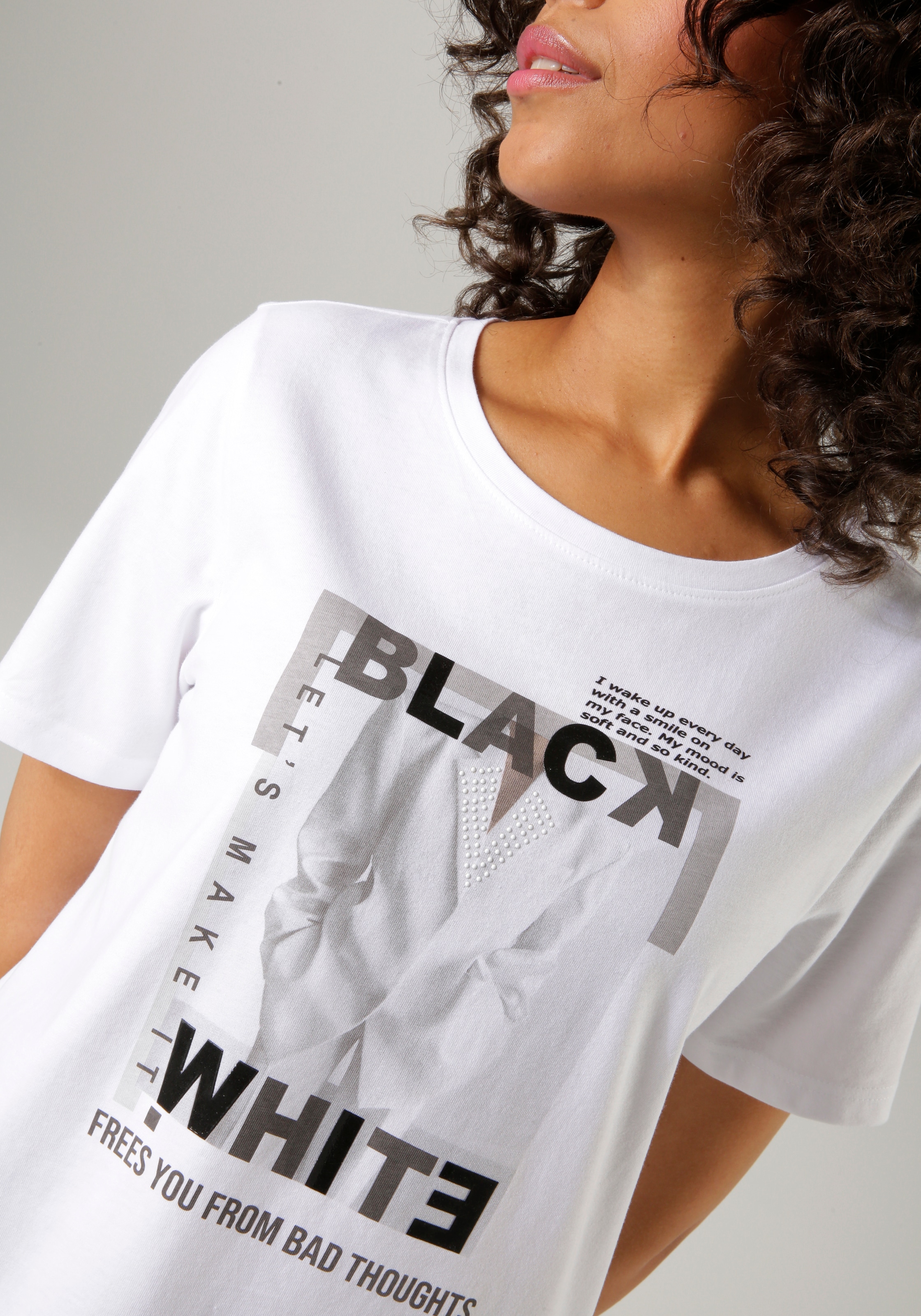 Aniston CASUAL T-Shirt, mit kleinen Zierperlen im Frontdruck