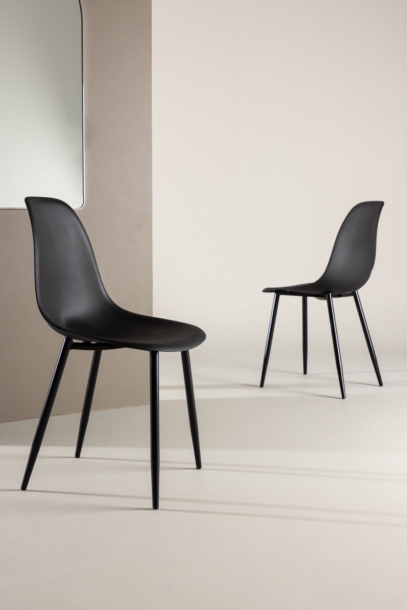 Venture Home Esszimmerstuhl "Polar Plastic, 2er-Set Esszimmerstühle in Schwarz, pflegeleicht" () 2 Stk.Polsterstuhl, Hartschalen-Sitz, Metallbeine, geschwungen, modern