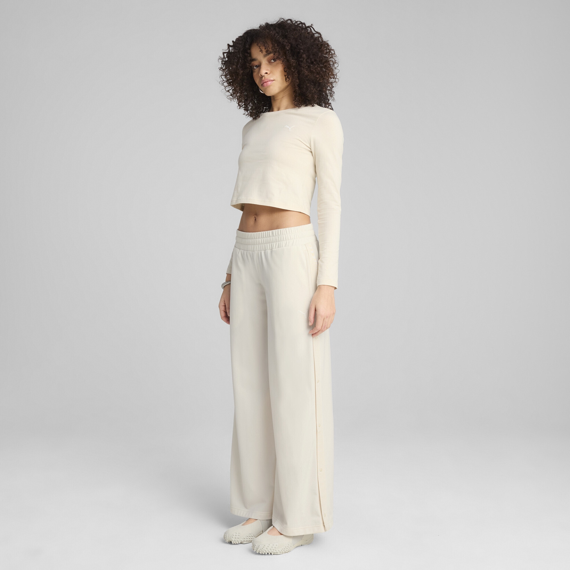 PUMA Sporthose »WARDROBE ESS Hose mit niedrigem Bund und Druckknopfverschluss«