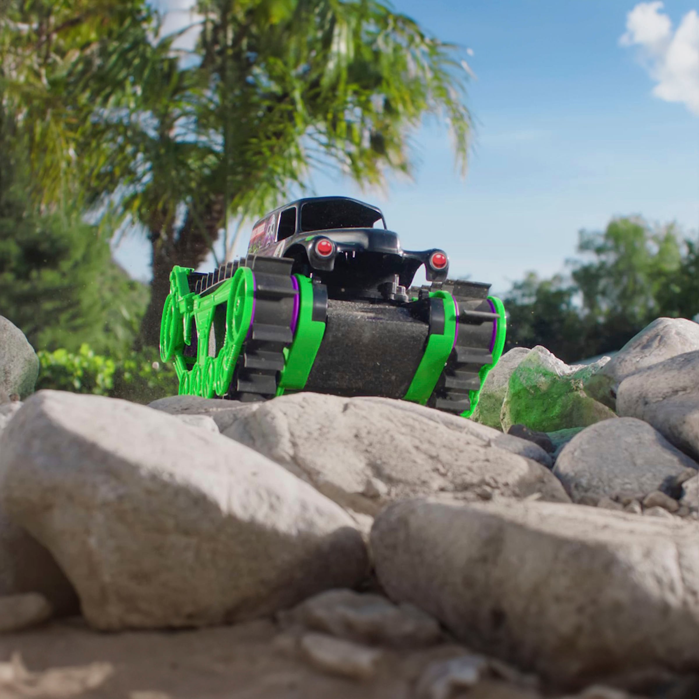 Spin Master RC-Monstertruck »Monster Jam - Grave Digger Trax«, All-Terrain-geländegängig an Land und im Wasser