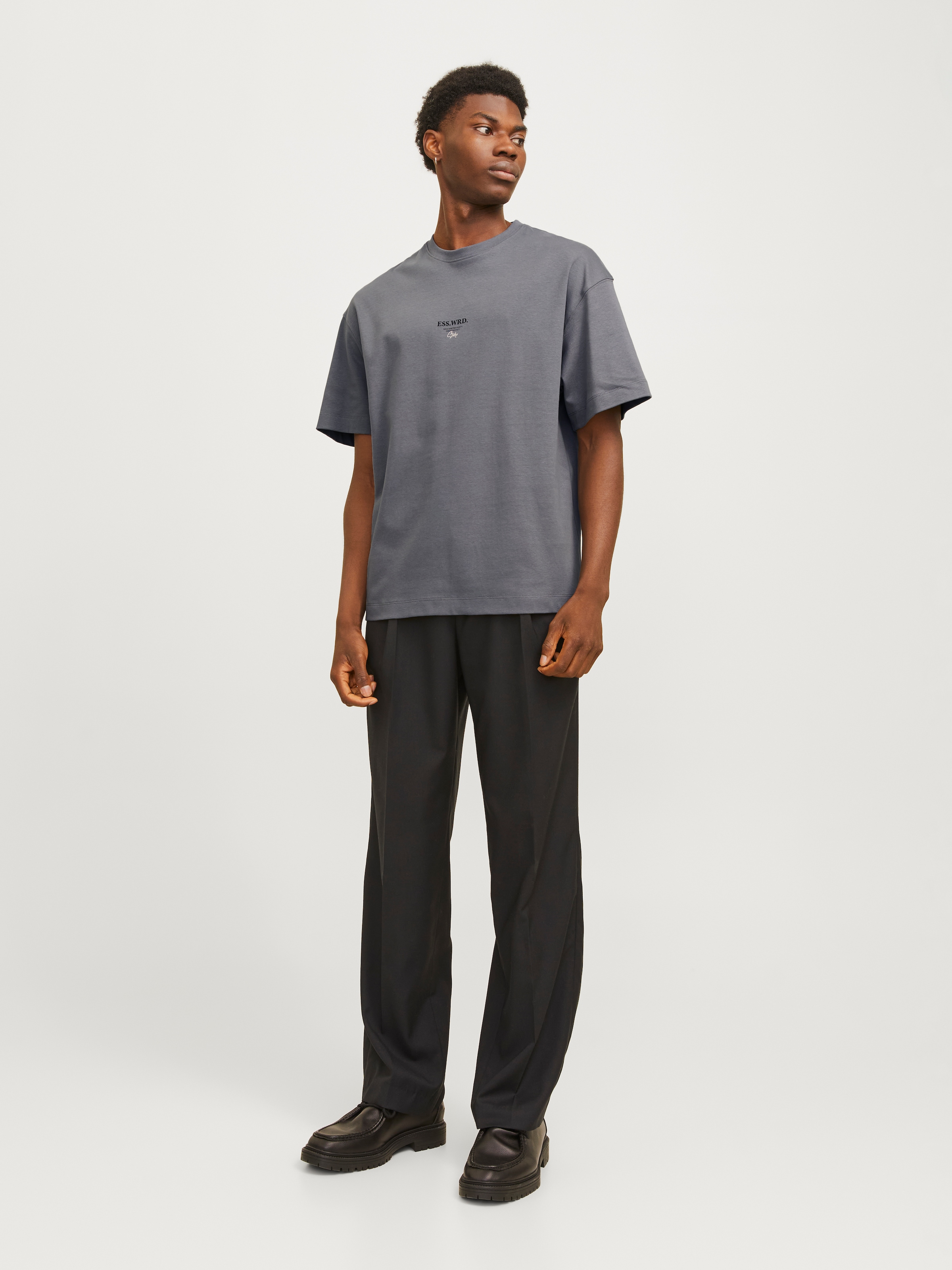 Jack & Jones Rundhalsshirt »JJEURBAN EDGE STUDIO TEE SS O-NECK NOOS«, mit Front und Back Print
