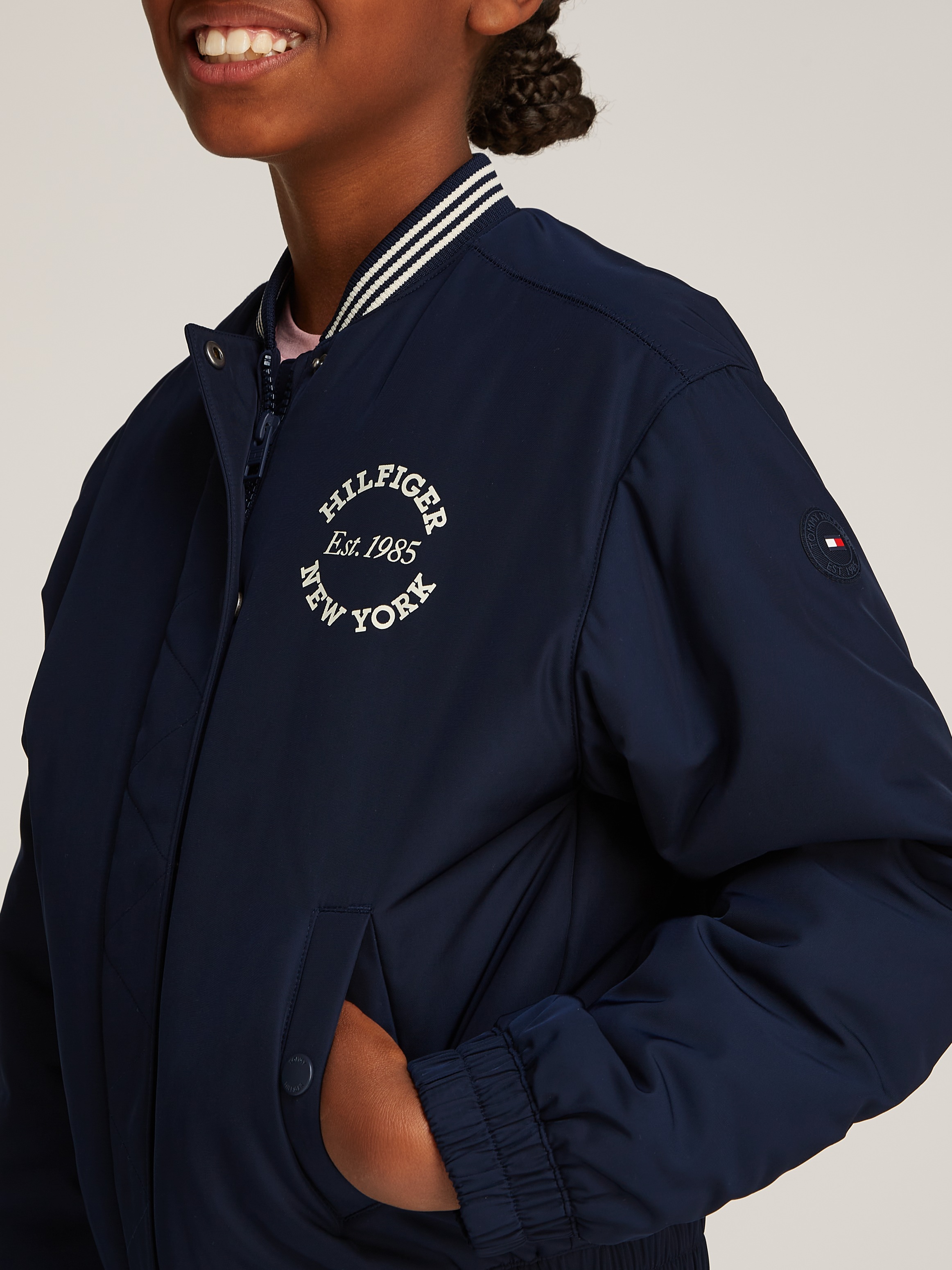 Tommy Hilfiger Bomberjacke »VARSITY SATEEN BOMBER«, mit Logo-Druck auf der Brust